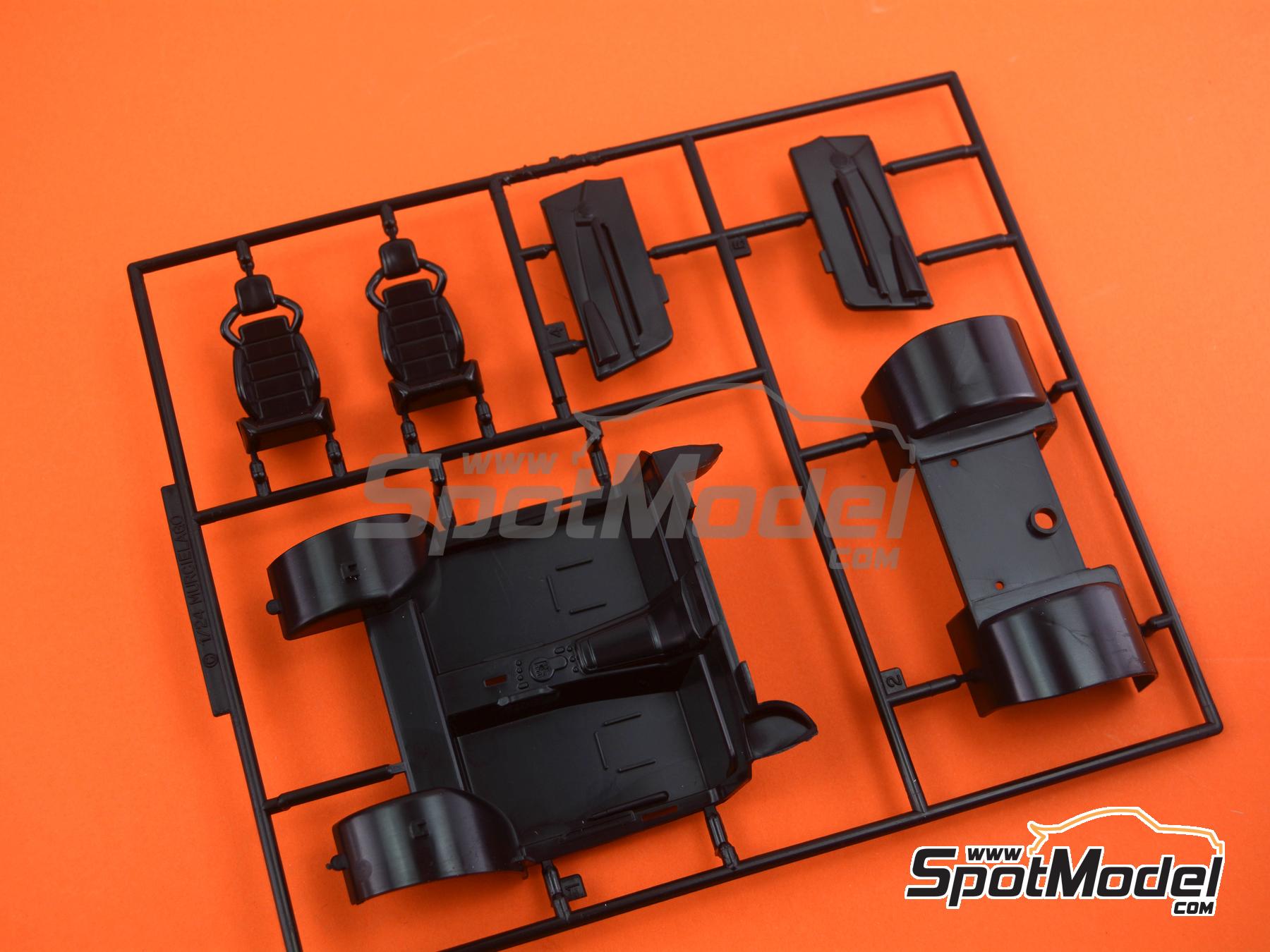 Image 27: Lamborghini Murci&eacute;lago | Maqueta de coche en escala&nbsp;1/24 fabricado por Italeri (ref.&nbsp;3672, tambien 8001283036726)