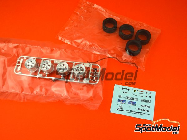 Image 1: Lamborghini Diablo | Car scale model kit in 1/24 scale manufactured by Italeri (ref.&nbsp;3685, also 8001283036856)