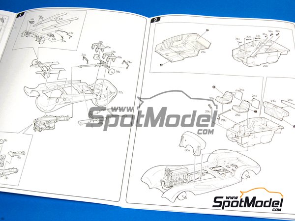 Image 3: Mercedes Benz 540K | Car scale model kit in 1/24 scale manufactured by Italeri (ref.&nbsp;3701, also 8001283037013)