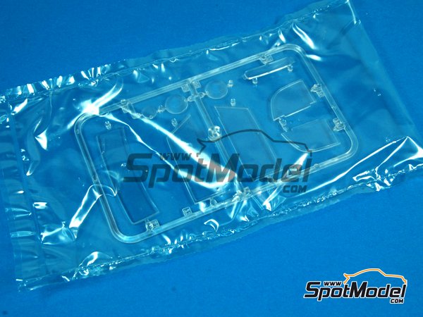 Image 6: Mercedes Benz 540K | Car scale model kit in 1/24 scale manufactured by Italeri (ref.&nbsp;3701, also 8001283037013)