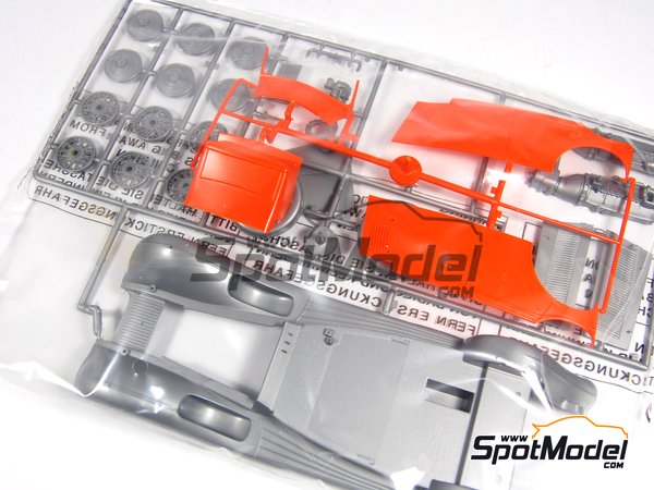 Image 3: Rolls Royce Phantom II | Car scale model kit in 1/24 scale manufactured by Italeri (ref.&nbsp;3703, also 8001283037037)