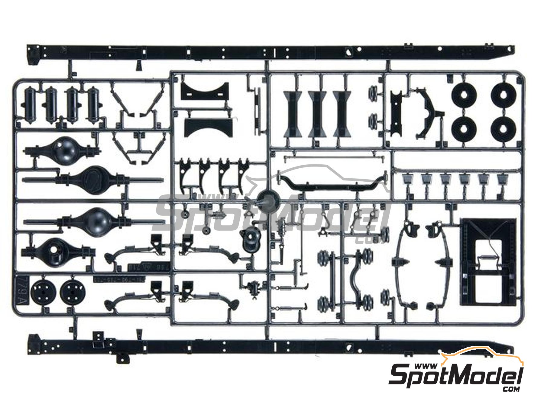 Image 2: US American Superliner | Tractor head scale model kit in 1/24 scale manufactured by Italeri (ref.&nbsp;3820, also 8001283038201)
