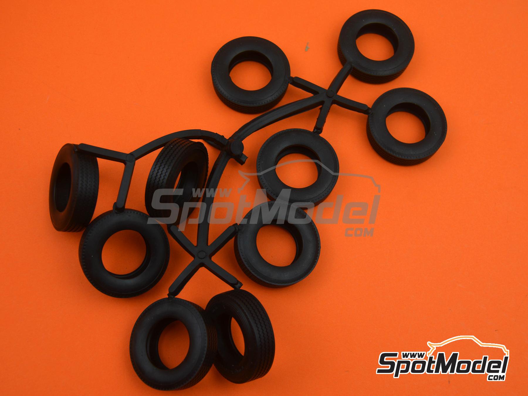 Image 7: Peterbilt 378 Long Hauler | Truck scale model kit in 1/24 scale manufactured by Italeri (ref.&nbsp;3857, also 8001283038577)