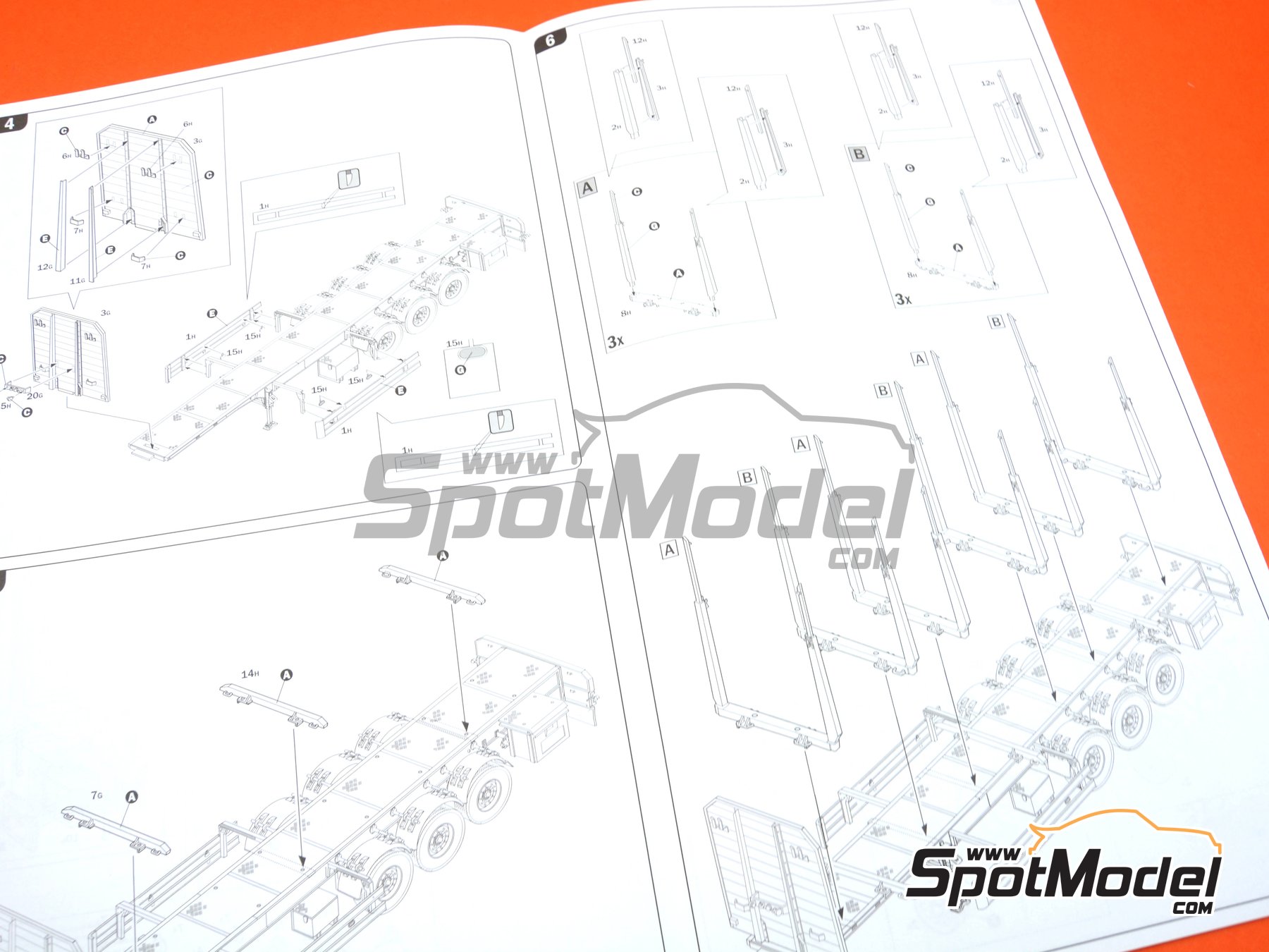 Image 12: Timber trailer | Trailer scale model kit in 1/24 scale manufactured by Italeri (ref.&nbsp;3868, also 8001283038683)