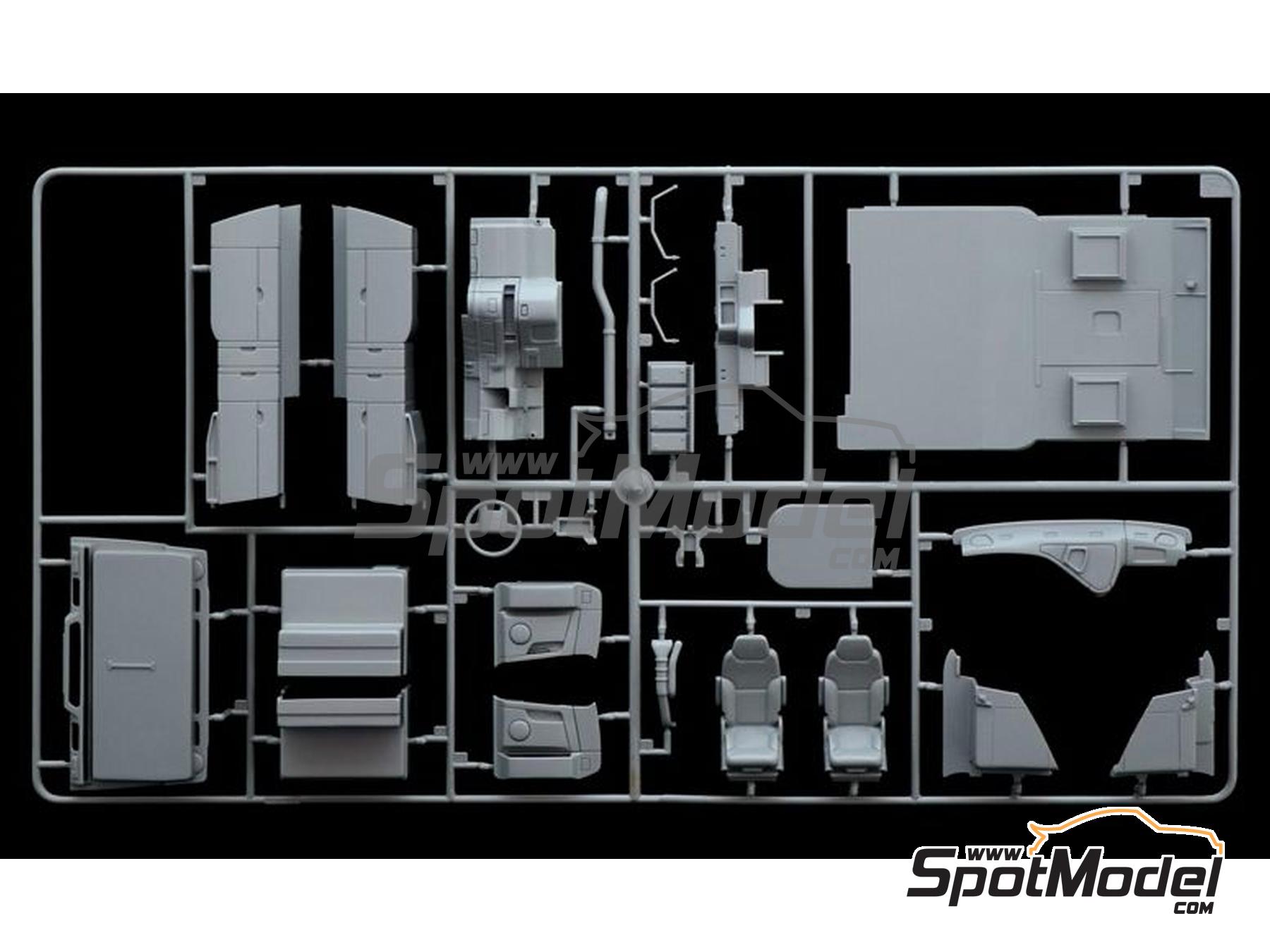 Image 6: Volvo VN 780 | Tractor head scale model kit in 1/24 scale manufactured by Italeri (ref.&nbsp;3892, also 8001283038928)