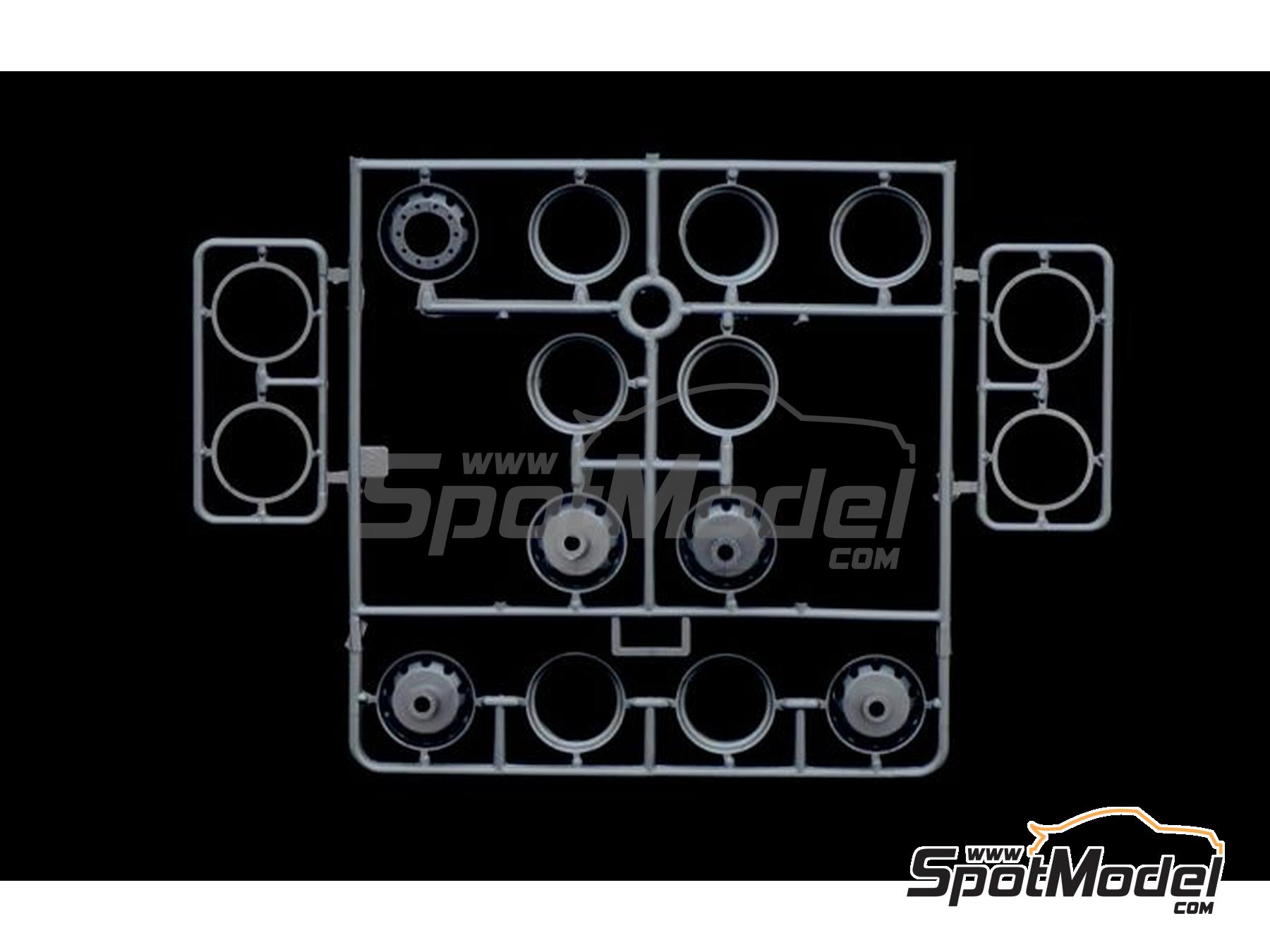 Image 7: Volvo VN 780 | Tractor head scale model kit in 1/24 scale manufactured by Italeri (ref.&nbsp;3892, also 8001283038928)