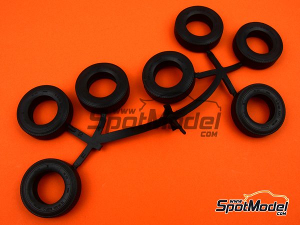 Image 2: Volvo FH16 Globetrotter 4x2 | Tractor head scale model kit in 1/24 scale manufactured by Italeri (ref.&nbsp;3923, also 8001283039239)