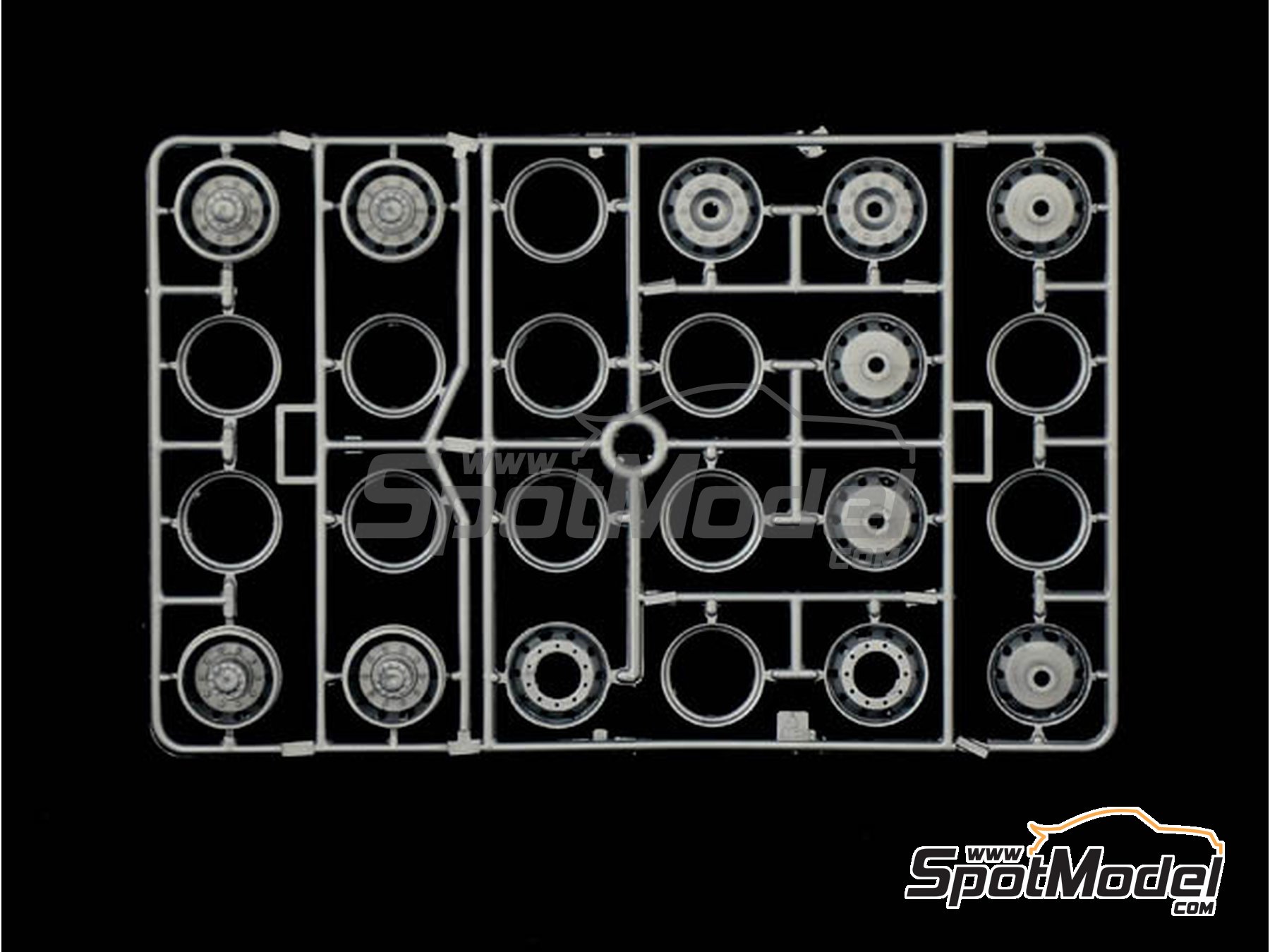 Image 8: Mercedes Benz SK Eurocab 6x4 | Tractor head scale model kit in 1/24 scale manufactured by Italeri (ref.&nbsp;3924, also 8001283039246)