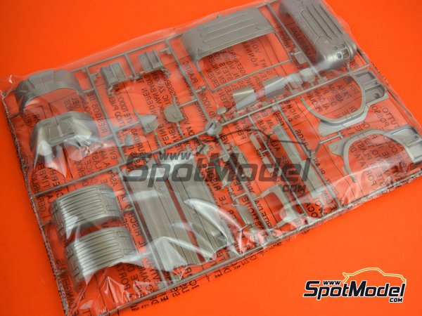 Image 24: Scania R730 V8 Streamline | Maqueta de cami&oacute;n en escala&nbsp;1/24 fabricado por Italeri (ref.&nbsp;3930, tambien 8001283039307)