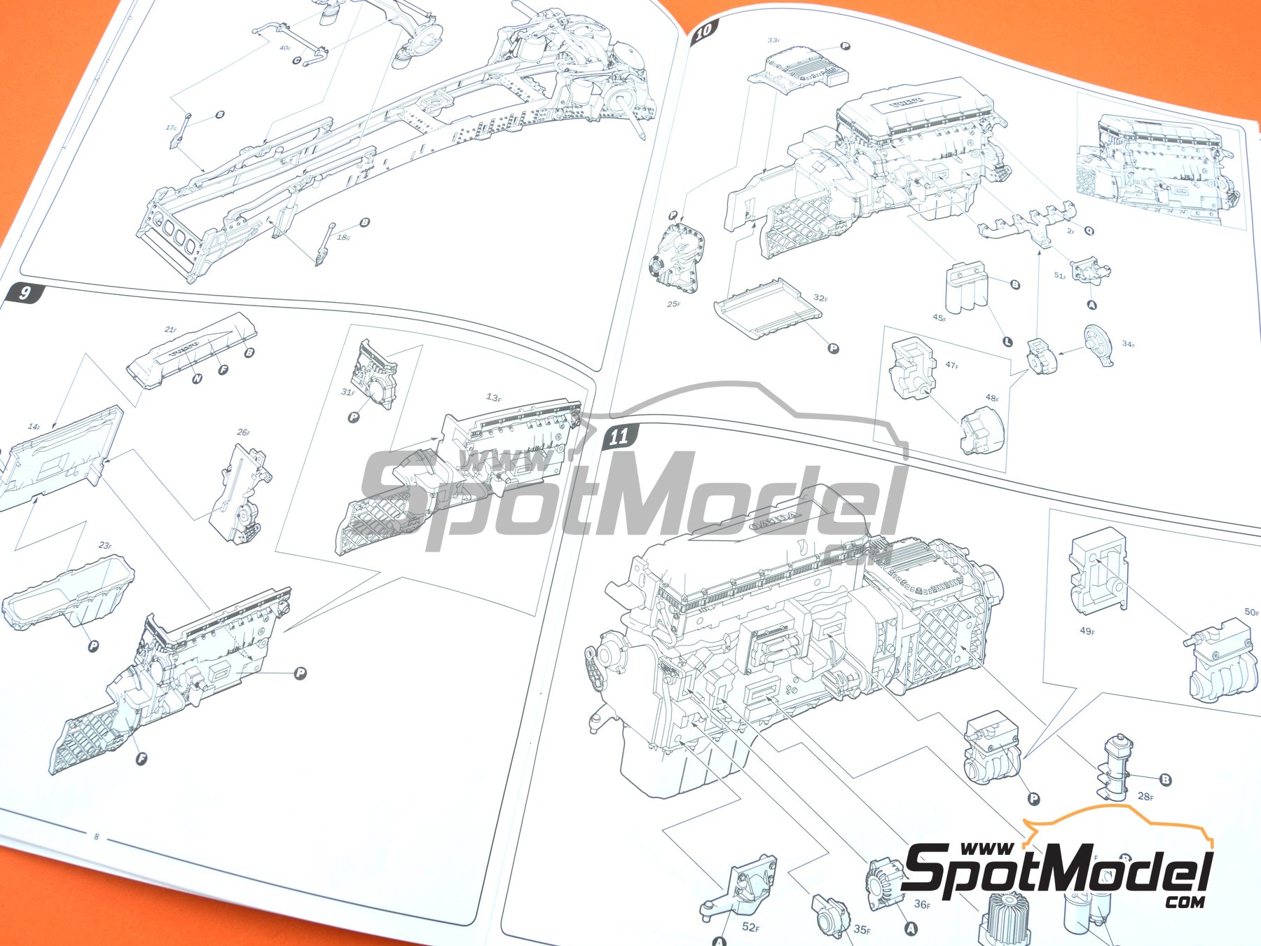 Image 11: Volvo FH4 Globetrotter | Tractor head scale model kit in 1/24 scale manufactured by Italeri (ref.&nbsp;3942, also 8001283039420)