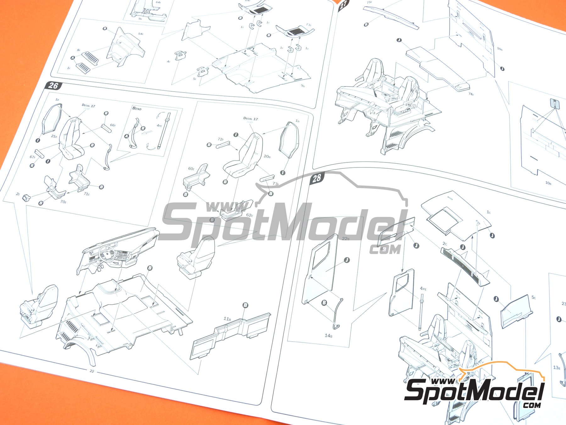 Image 13: Volvo FH4 Globetrotter | Tractor head scale model kit in 1/24 scale manufactured by Italeri (ref.&nbsp;3942, also 8001283039420)