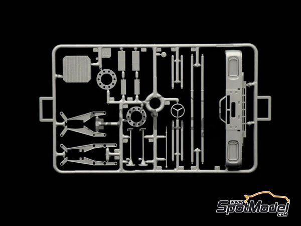 italeri-3943-tractor-head-scale-model-kit-1-24-scale-mercedes-benz