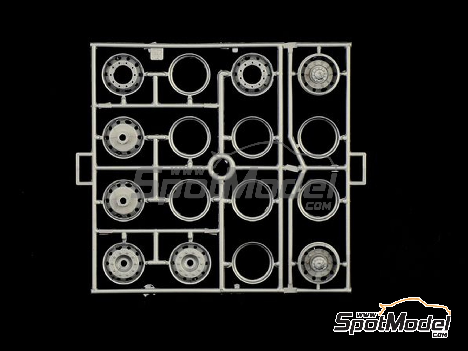 Image 9: Volvo F16 Globetrotter Canvas with elevator | Truck scale model kit in 1/24 scale manufactured by Italeri (ref.&nbsp;3945, also 8001283039451)
