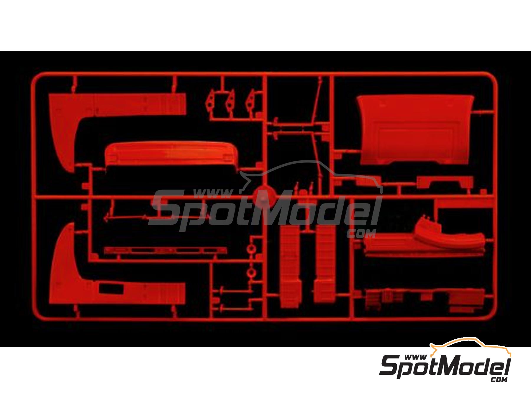 Italeri 3950: Tractor head scale model kit 1/24 scale - Scania