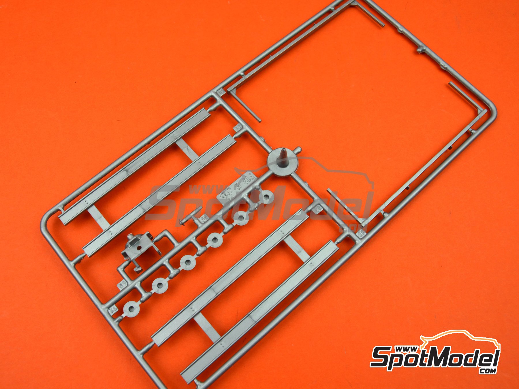 Image 3: 40' Container Trailer | Trailer scale model kit in 1/24 scale manufactured by Italeri (ref.&nbsp;3951, also 8001283039512)