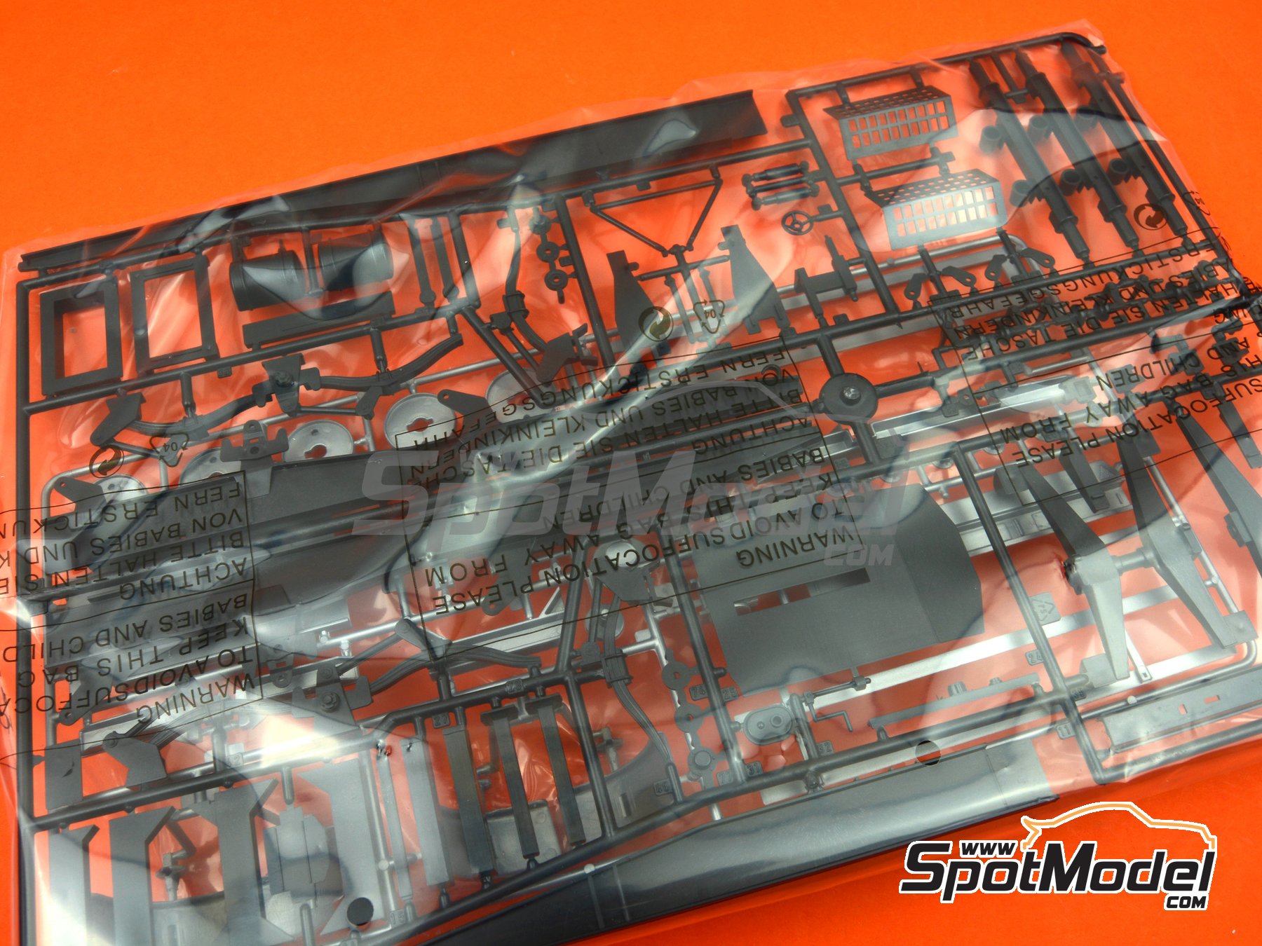 Image 5: 40' Container Trailer | Trailer scale model kit in 1/24 scale manufactured by Italeri (ref.&nbsp;3951, also 8001283039512)