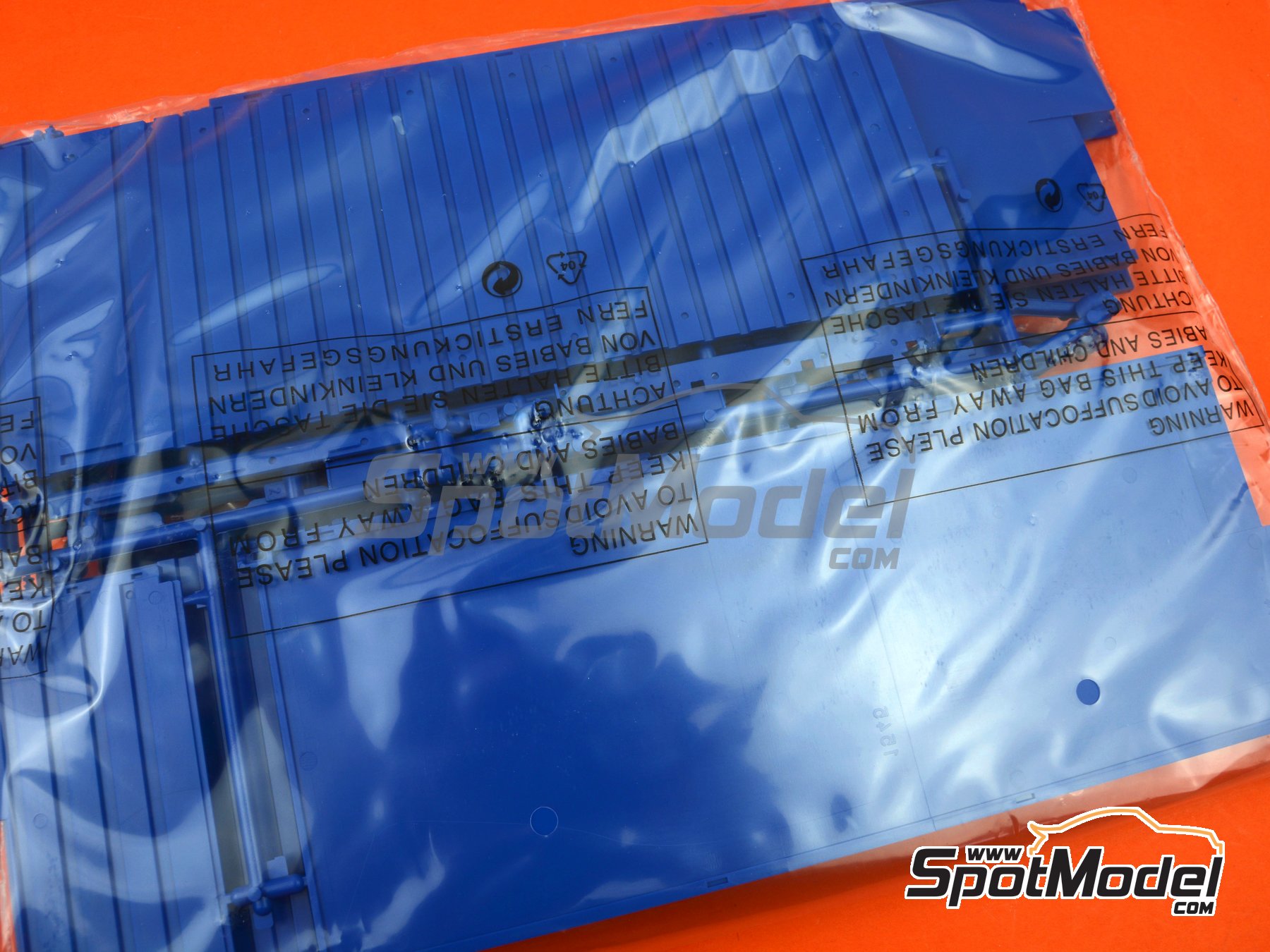 Image 8: 40' Container Trailer | Trailer scale model kit in 1/24 scale manufactured by Italeri (ref.&nbsp;3951, also 8001283039512)