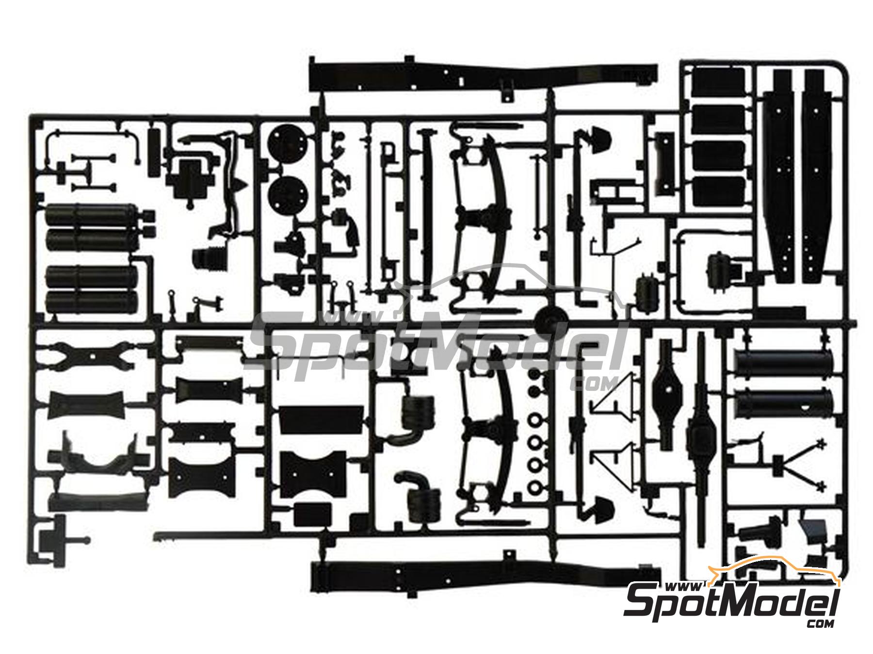Image 8: Mercedes Benz SK 1844LS V8 | Tractor head scale model kit in 1/24 scale manufactured by Italeri (ref.&nbsp;3956, also 8001283039567)