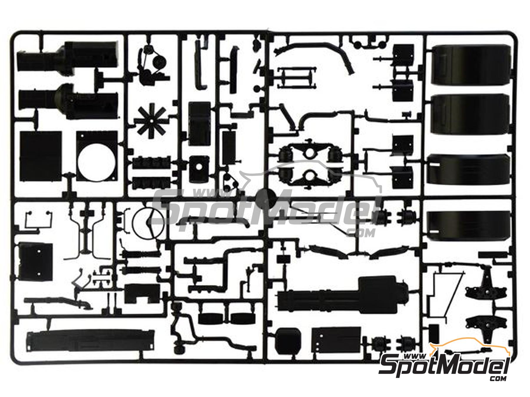 Image 9: Mercedes Benz SK 1844LS V8 | Tractor head scale model kit in 1/24 scale manufactured by Italeri (ref.&nbsp;3956, also 8001283039567)