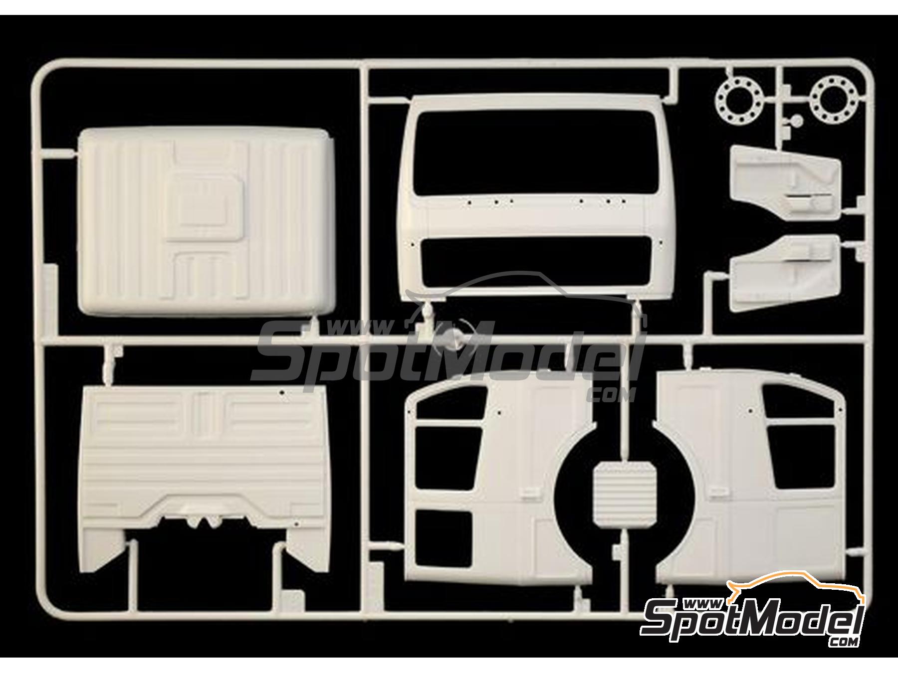 Image 13: Mercedes Benz SK 1844LS V8 | Tractor head scale model kit in 1/24 scale manufactured by Italeri (ref.&nbsp;3956, also 8001283039567)