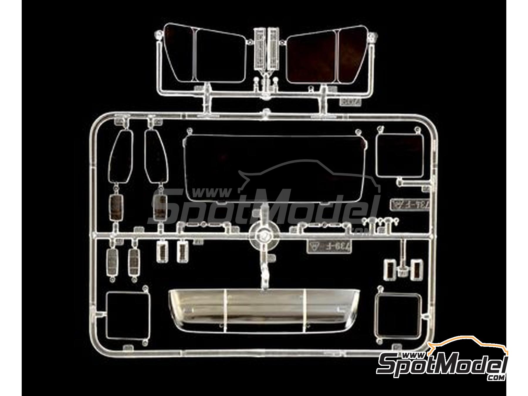 Image 14: Mercedes Benz SK 1844LS V8 | Tractor head scale model kit in 1/24 scale manufactured by Italeri (ref.&nbsp;3956, also 8001283039567)