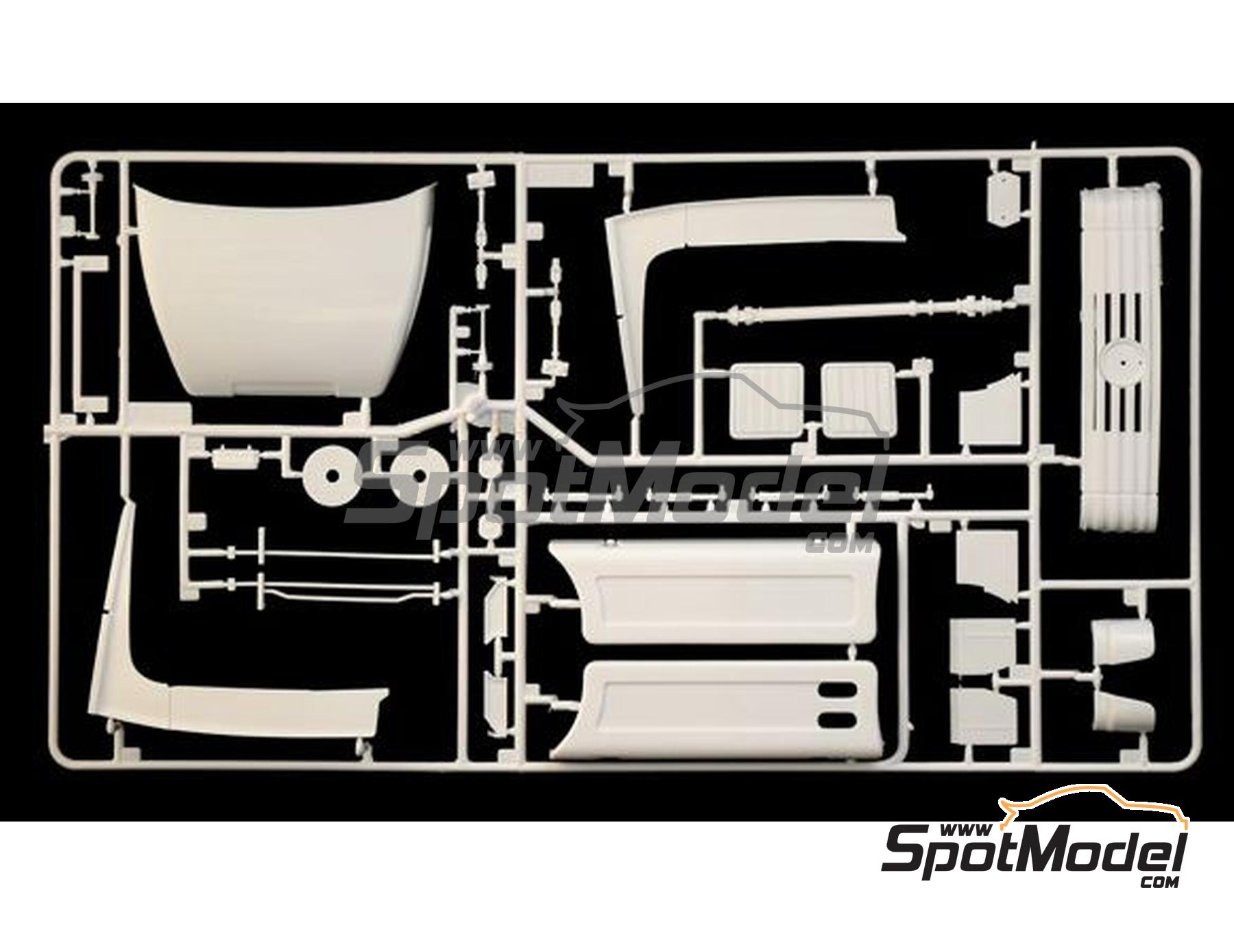 Image 15: Mercedes Benz SK 1844LS V8 | Tractor head scale model kit in 1/24 scale manufactured by Italeri (ref.&nbsp;3956, also 8001283039567)