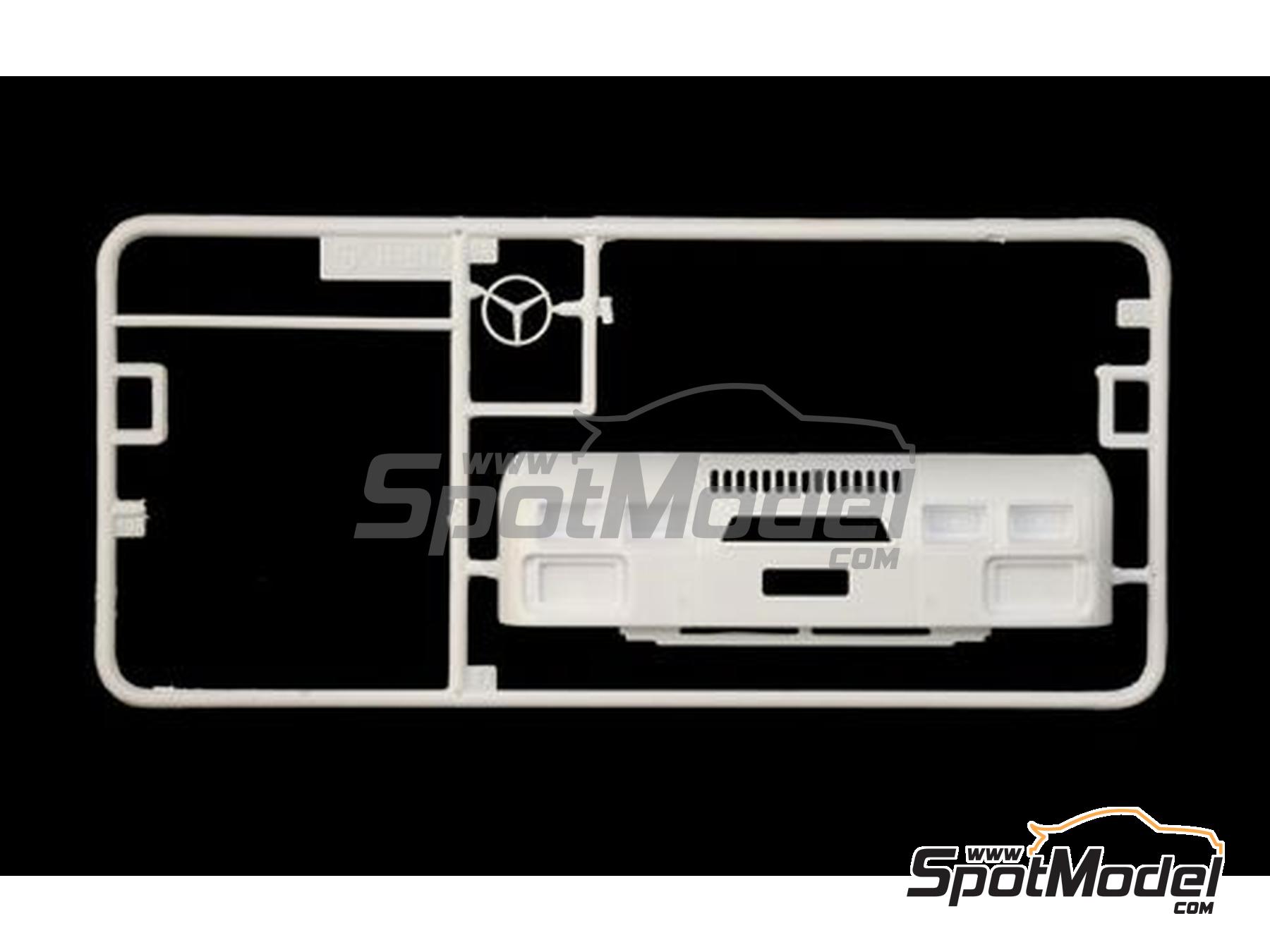Image 16: Mercedes Benz SK 1844LS V8 | Tractor head scale model kit in 1/24 scale manufactured by Italeri (ref.&nbsp;3956, also 8001283039567)