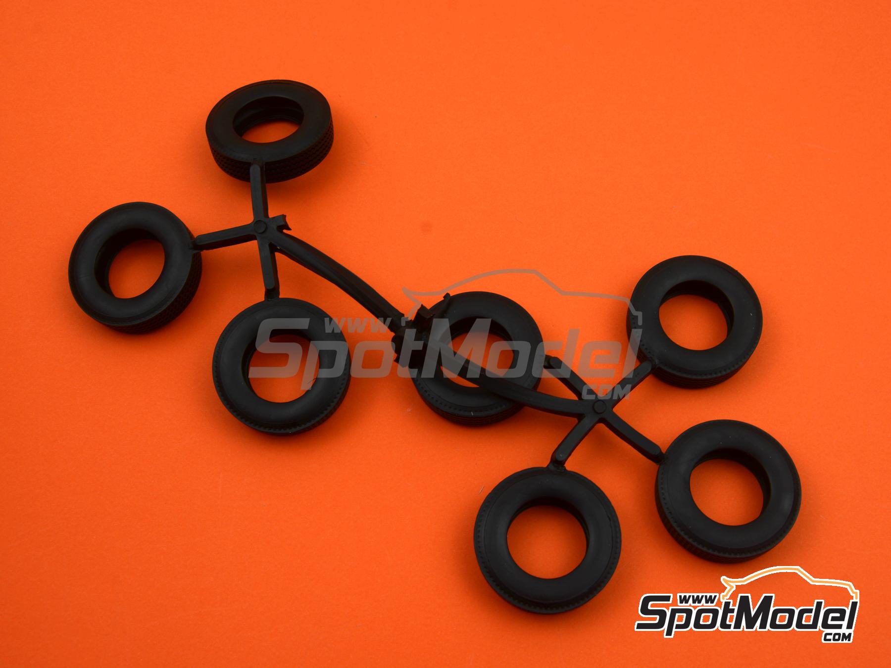 Image 22: Mercedes Benz SK 1844LS V8 | Tractor head scale model kit in 1/24 scale manufactured by Italeri (ref.&nbsp;3956, also 8001283039567)