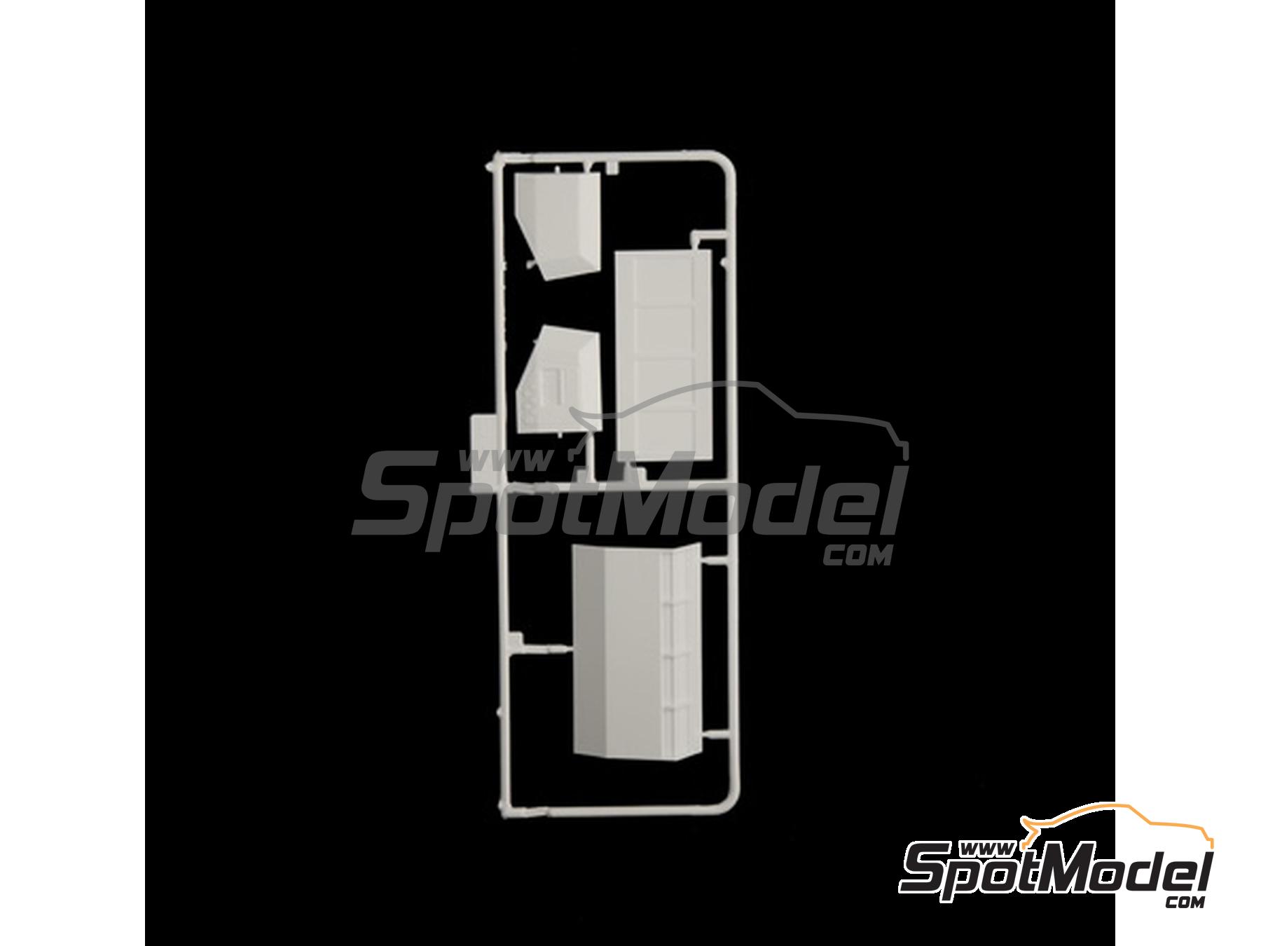 Image 11: Iveco Turbostart reefer truck | Rigid truck scale model kit in 1/24 scale manufactured by Italeri (ref.&nbsp;3964)