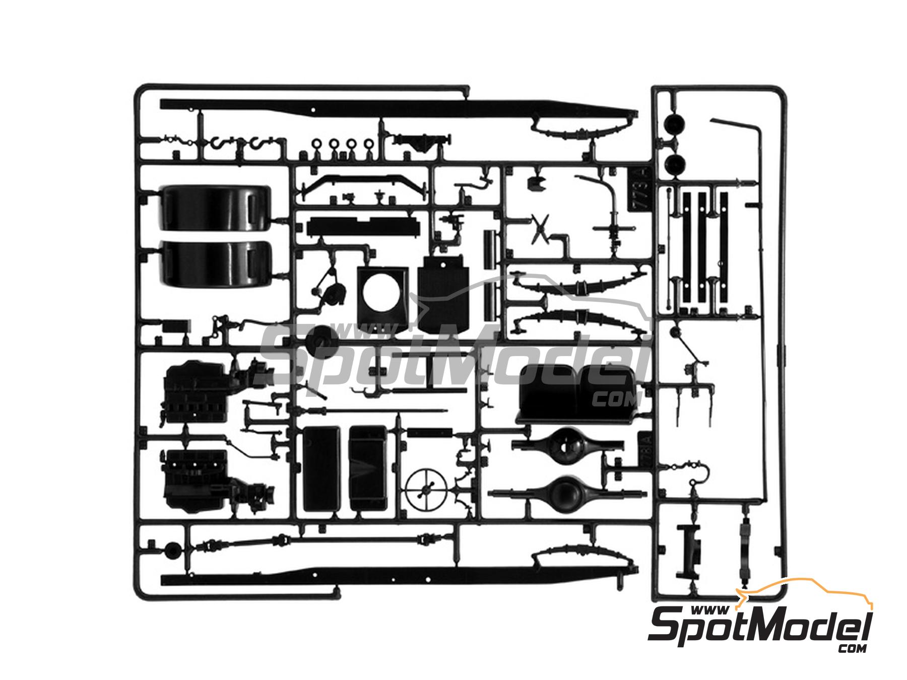 Image 4: Opel Blitz Fire Truck | Truck scale model kit in 1/24 scale manufactured by Italeri (ref.&nbsp;3966, also 8001283039666)