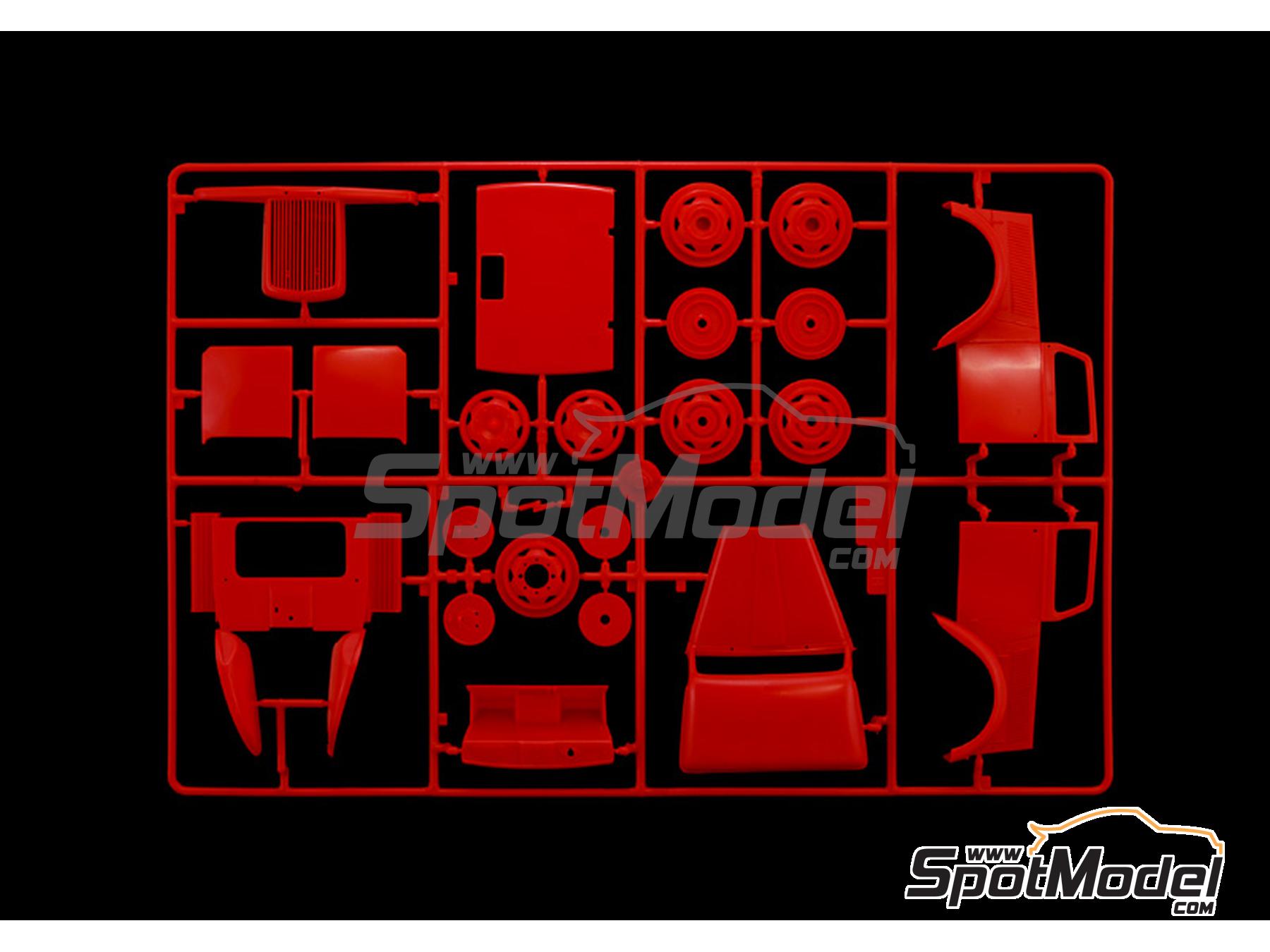 Image 5: Opel Blitz Fire Truck | Truck scale model kit in 1/24 scale manufactured by Italeri (ref.&nbsp;3966, also 8001283039666)