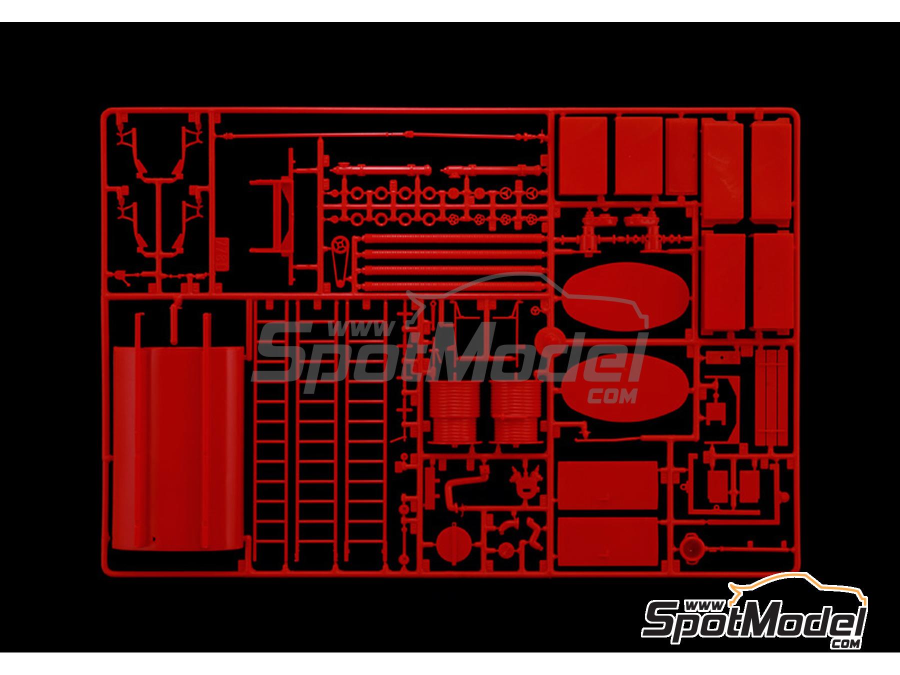 Image 6: Opel Blitz Fire Truck | Truck scale model kit in 1/24 scale manufactured by Italeri (ref.&nbsp;3966, also 8001283039666)