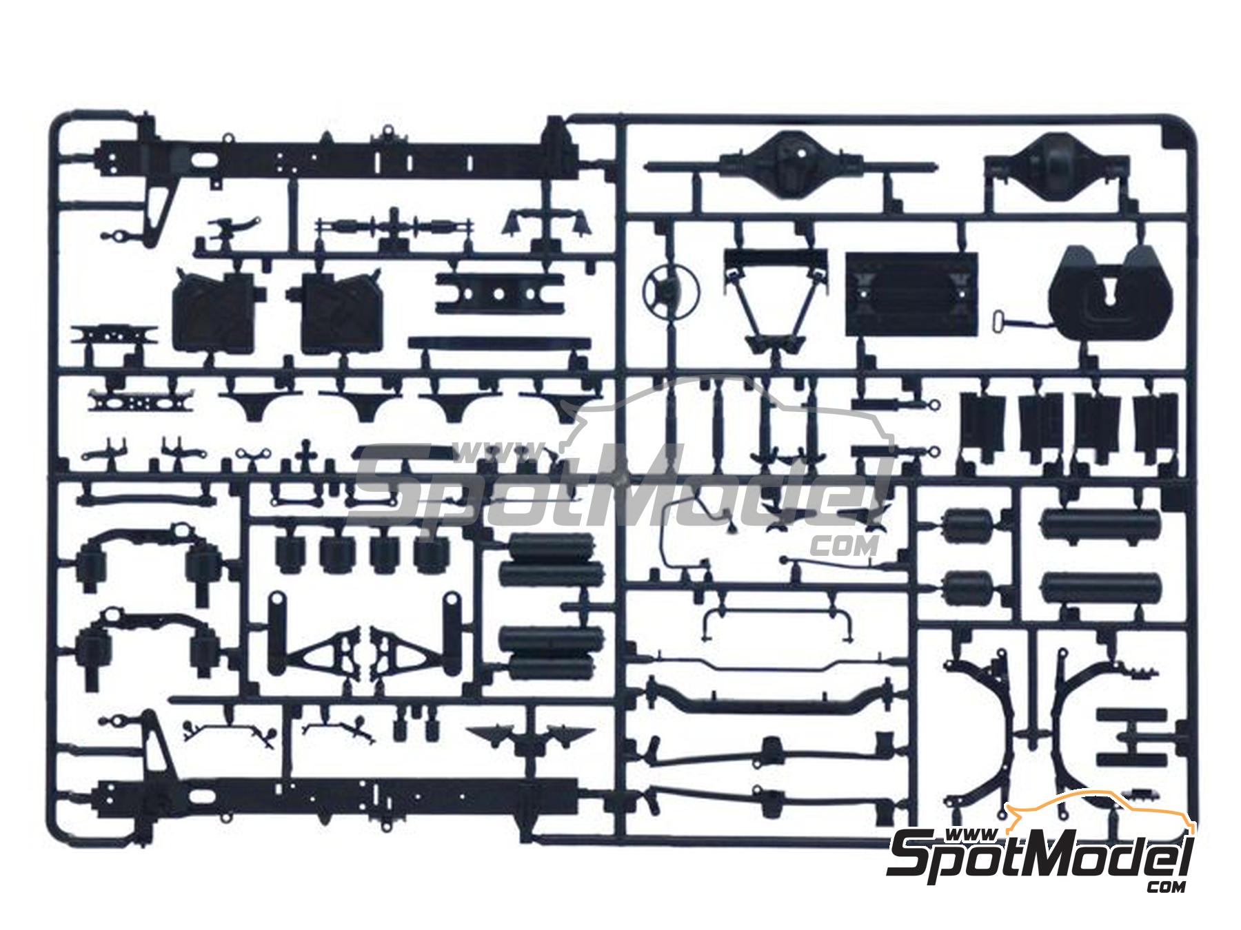 Image 6: Mercedes Benz Actros MP4 Big Space Edición Gran Premio | Maqueta de cabeza tractora en escala 1/24 fabricado por Italeri (ref. 3968, tambien 8001283039680)