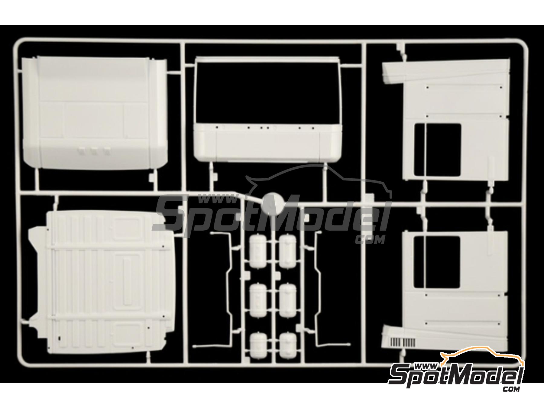 Image 8: Renault Magnum | Tractor head scale model kit in 1/24 scale manufactured by Italeri (ref.&nbsp;3969, also 8001283039697)