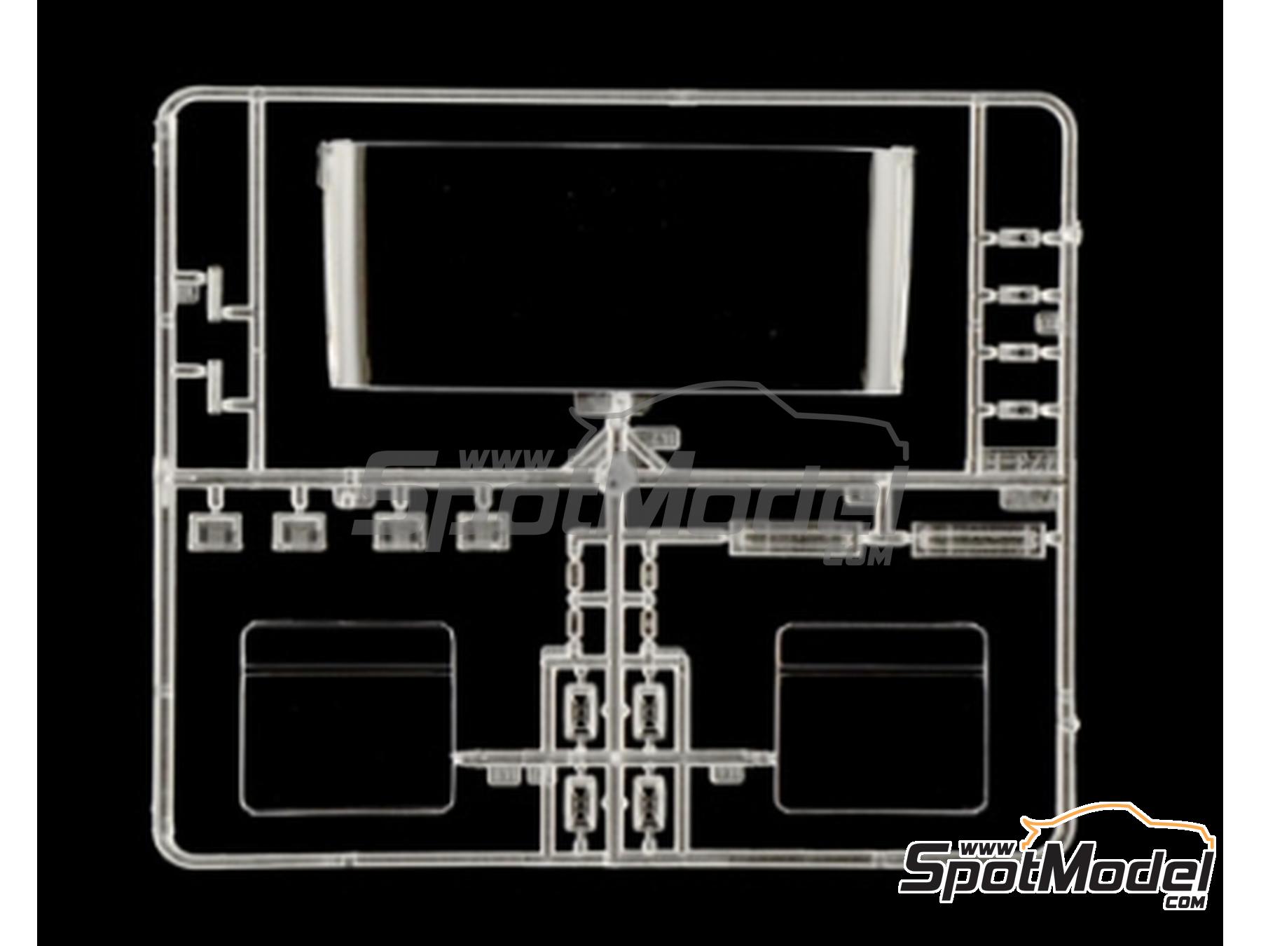 Image 10: Renault Magnum | Tractor head scale model kit in 1/24 scale manufactured by Italeri (ref.&nbsp;3969, also 8001283039697)