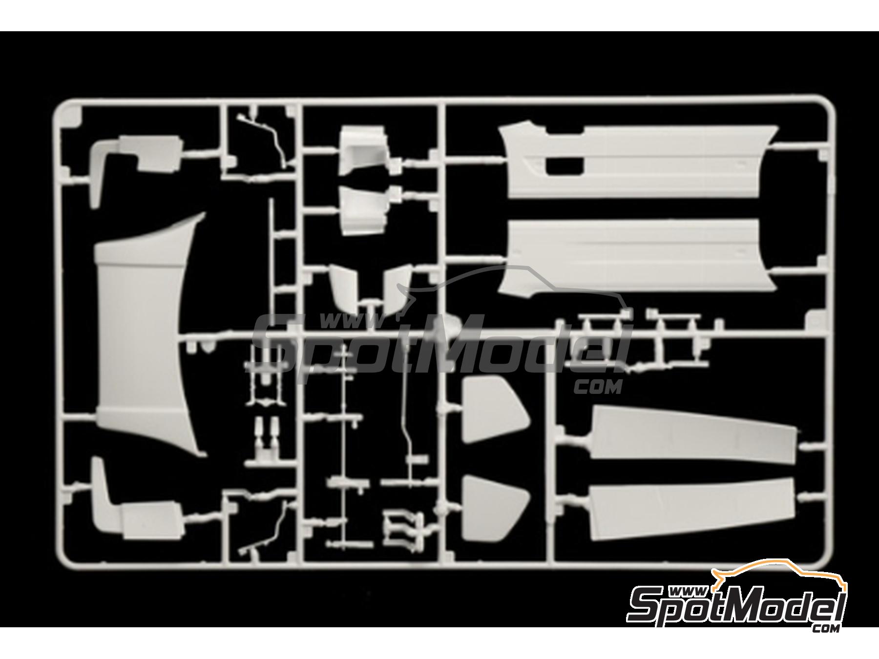Image 10: Volvo FH16 750 Medium Roof | Tractor head scale model kit in 1/24 scale manufactured by Italeri (ref.&nbsp;3970)