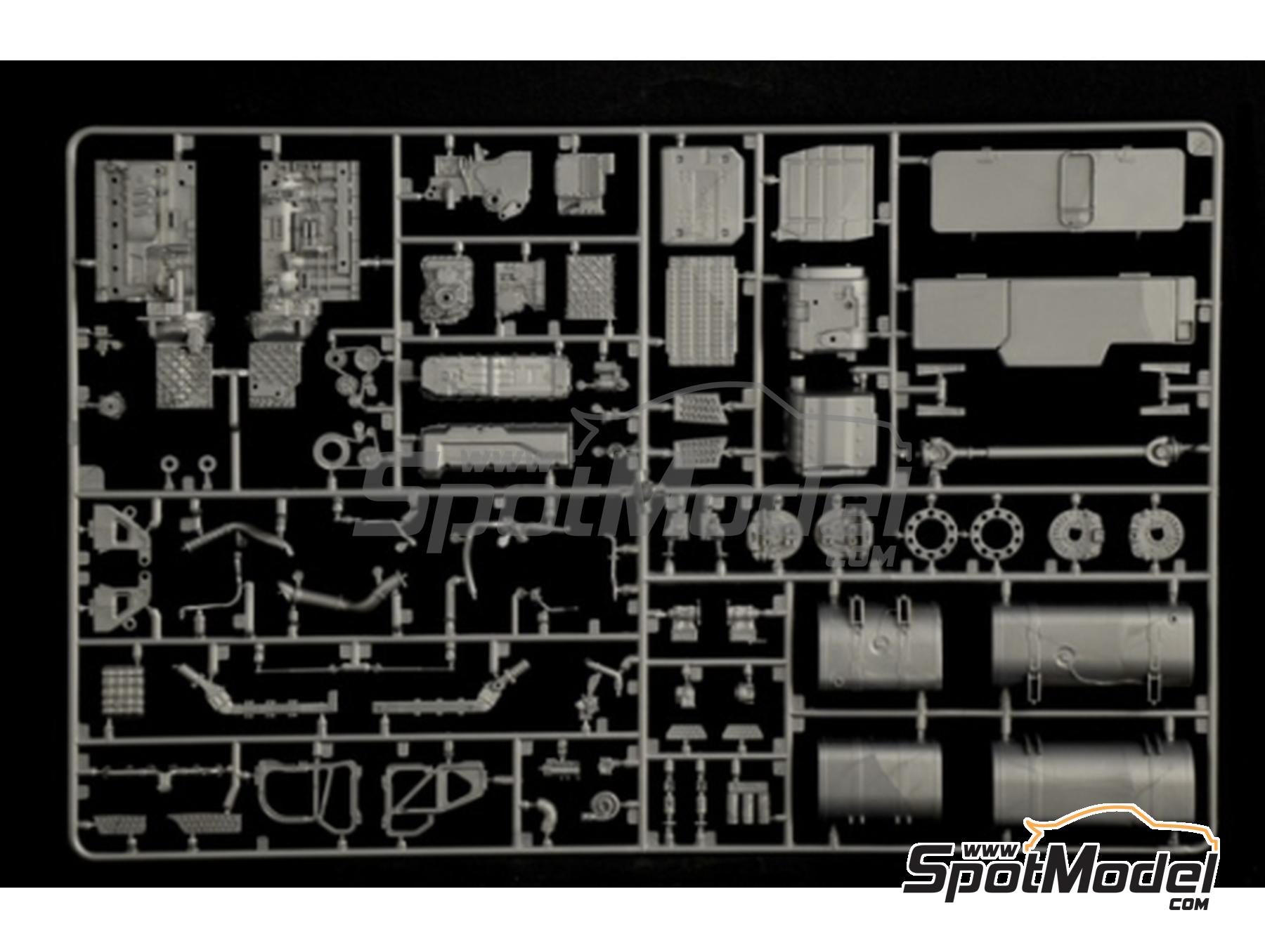 Image 12: Volvo FH16 750 Medium Roof | Tractor head scale model kit in 1/24 scale manufactured by Italeri (ref.&nbsp;3970)