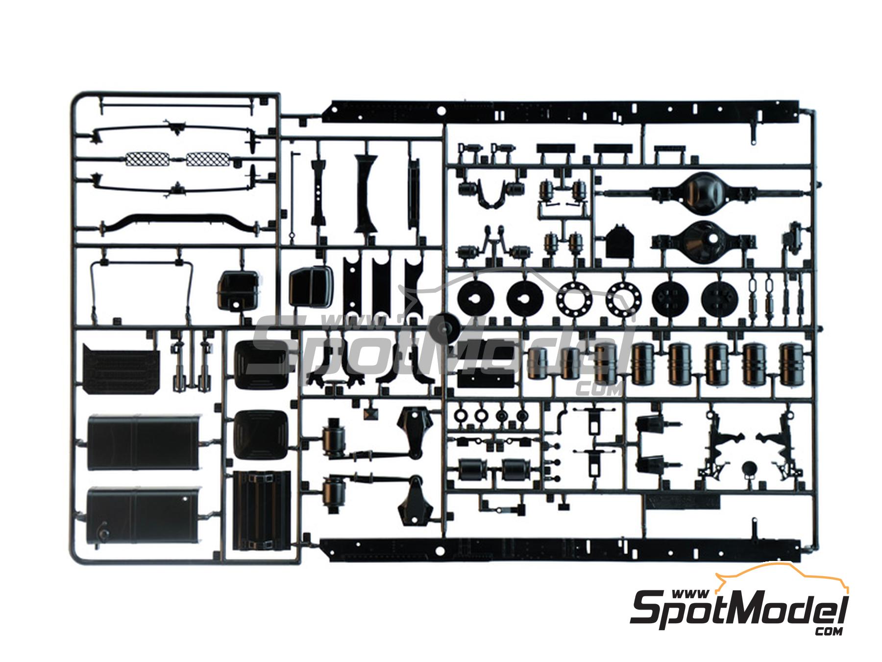 Image 10: Scania S770 Techo Normal 4x2 Cabina Gris | Maqueta de cabeza tractora en escala&nbsp;1/24 fabricado por Italeri (ref.&nbsp;3971, tambien 8001283039710)