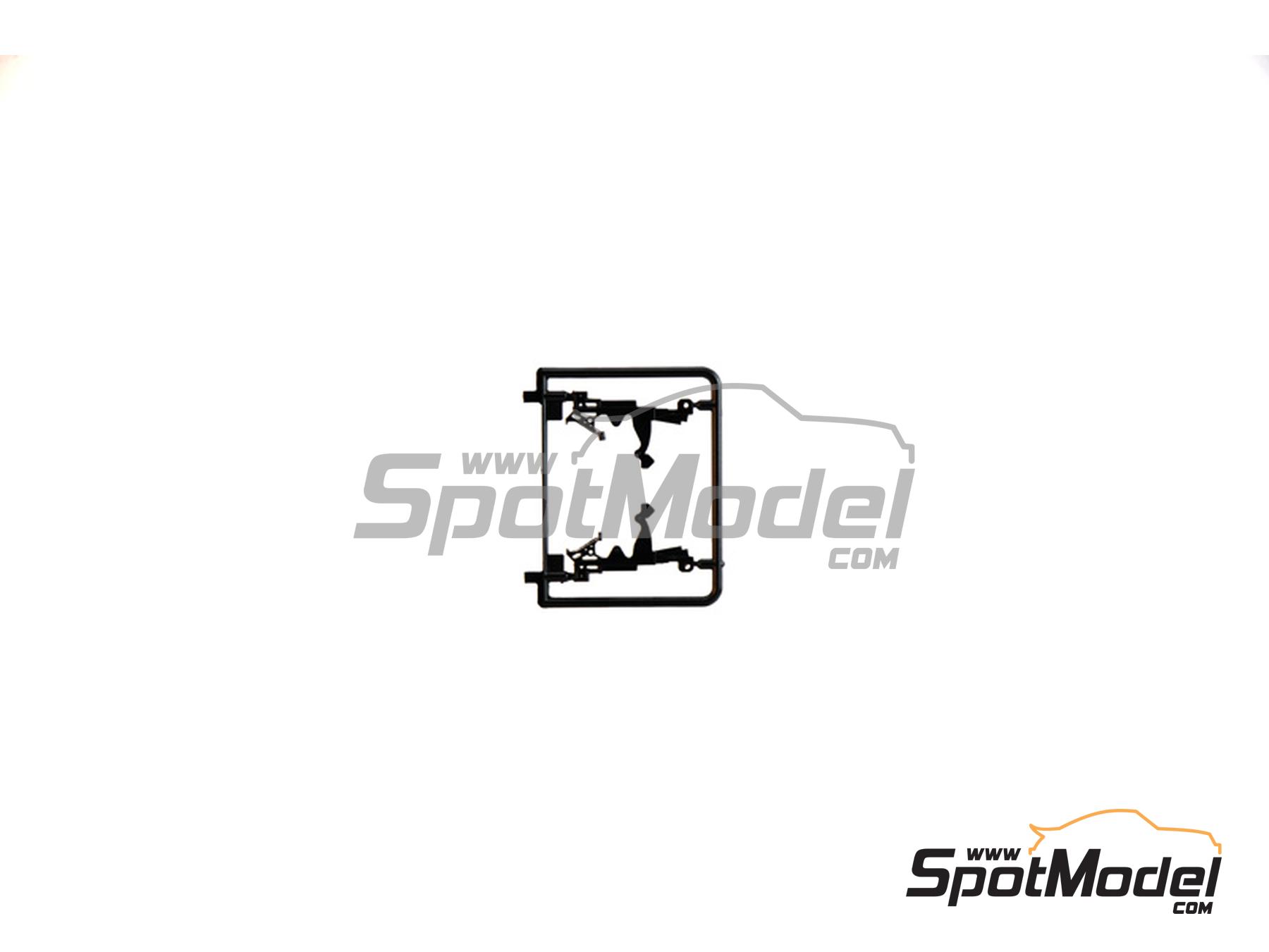 Image 11: Scania S770 Techo Normal 4x2 Cabina Gris | Maqueta de cabeza tractora en escala&nbsp;1/24 fabricado por Italeri (ref.&nbsp;3971, tambien 8001283039710)