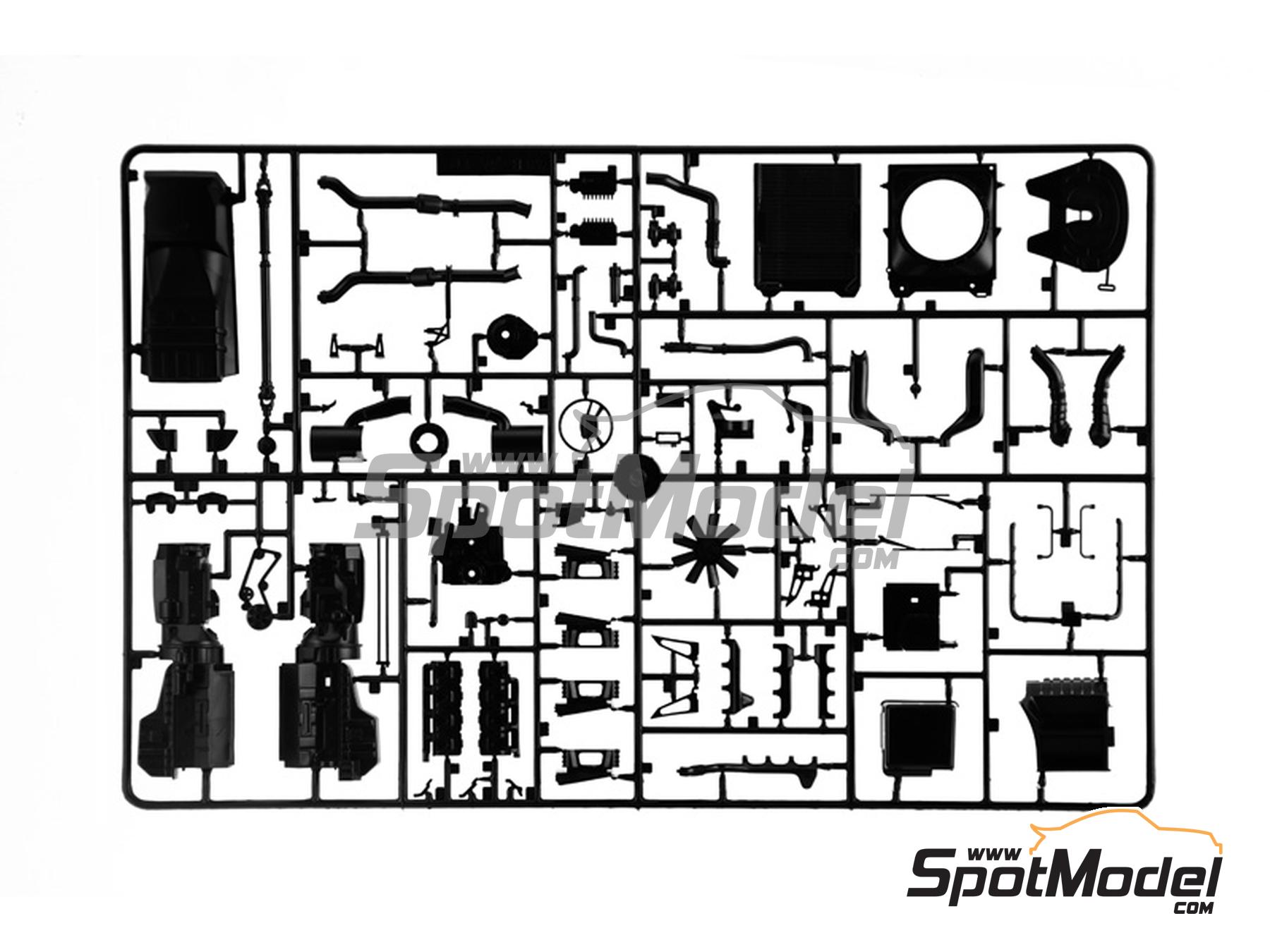 Image 12: Scania S770 Techo Normal 4x2 Cabina Gris | Maqueta de cabeza tractora en escala&nbsp;1/24 fabricado por Italeri (ref.&nbsp;3971, tambien 8001283039710)