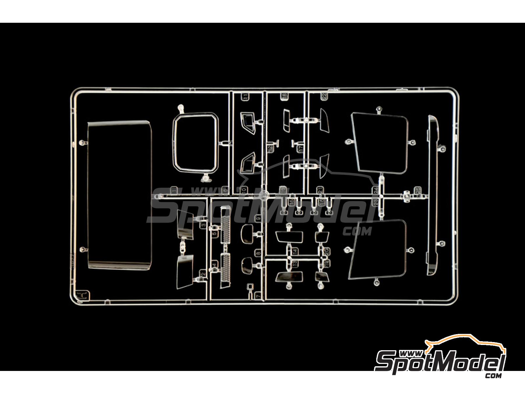 Image 17: Scania S770 Techo Normal 4x2 Cabina Gris | Maqueta de cabeza tractora en escala&nbsp;1/24 fabricado por Italeri (ref.&nbsp;3971, tambien 8001283039710)