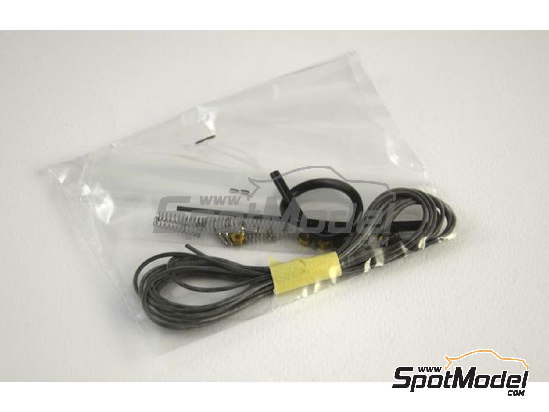 Image 5: Suzuki RG500 XR27 Equipo Heron patrocinado por Forward Trust - Campeonato del Mundo de Motociclismo 1978 | Maqueta de moto en escala&nbsp;1/9 fabricado por Italeri (ref.&nbsp;4644, tambien 8001283046442 y 4644S)