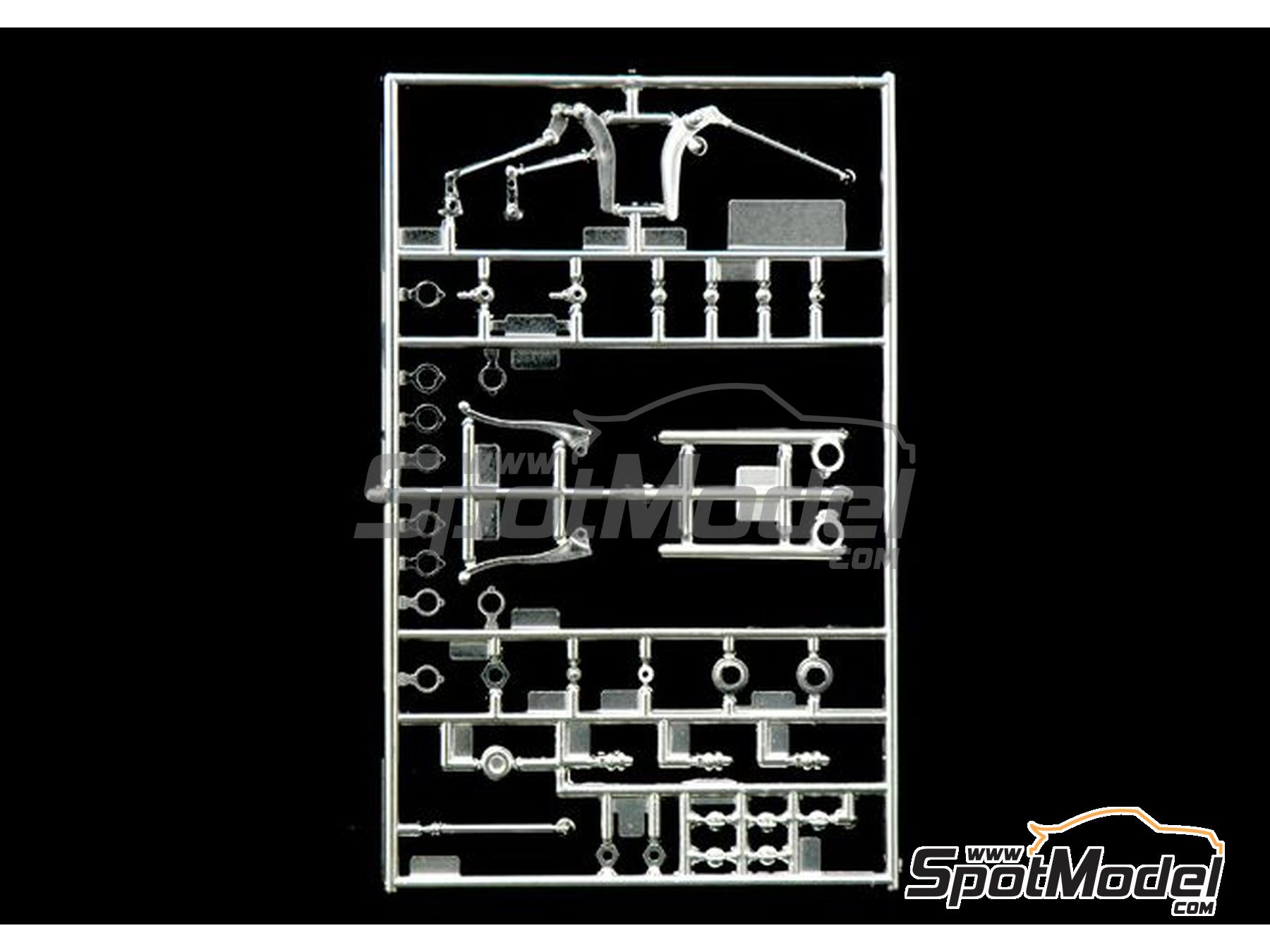 Image 11: Suzuki RG500 XR27 Equipo Heron patrocinado por Forward Trust - Campeonato del Mundo de Motociclismo 1978 | Maqueta de moto en escala&nbsp;1/9 fabricado por Italeri (ref.&nbsp;4644, tambien 8001283046442 y 4644S)