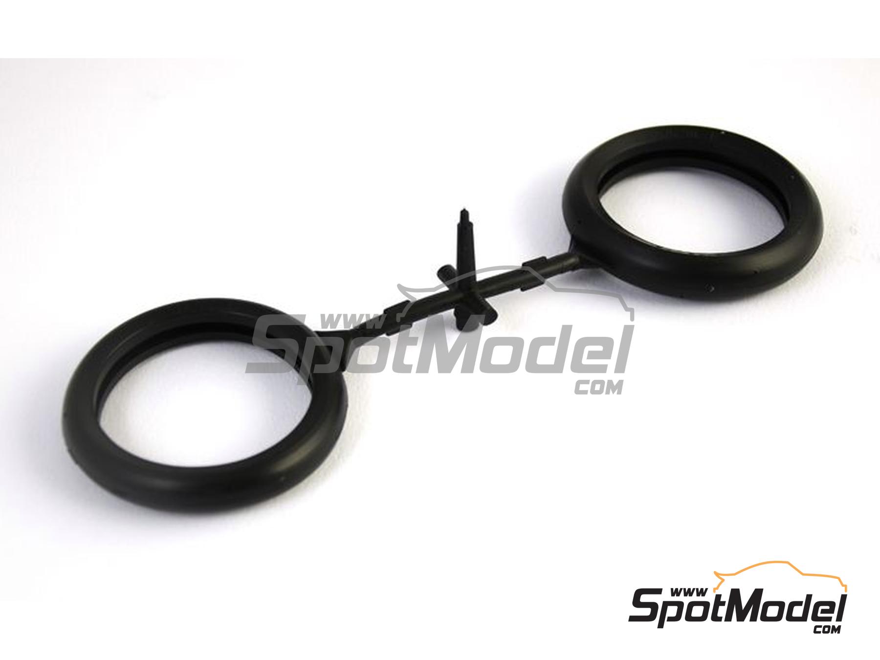 Image 16: Suzuki RG500 XR27 Equipo Heron patrocinado por Forward Trust - Campeonato del Mundo de Motociclismo 1978 | Maqueta de moto en escala&nbsp;1/9 fabricado por Italeri (ref.&nbsp;4644, tambien 8001283046442 y 4644S)