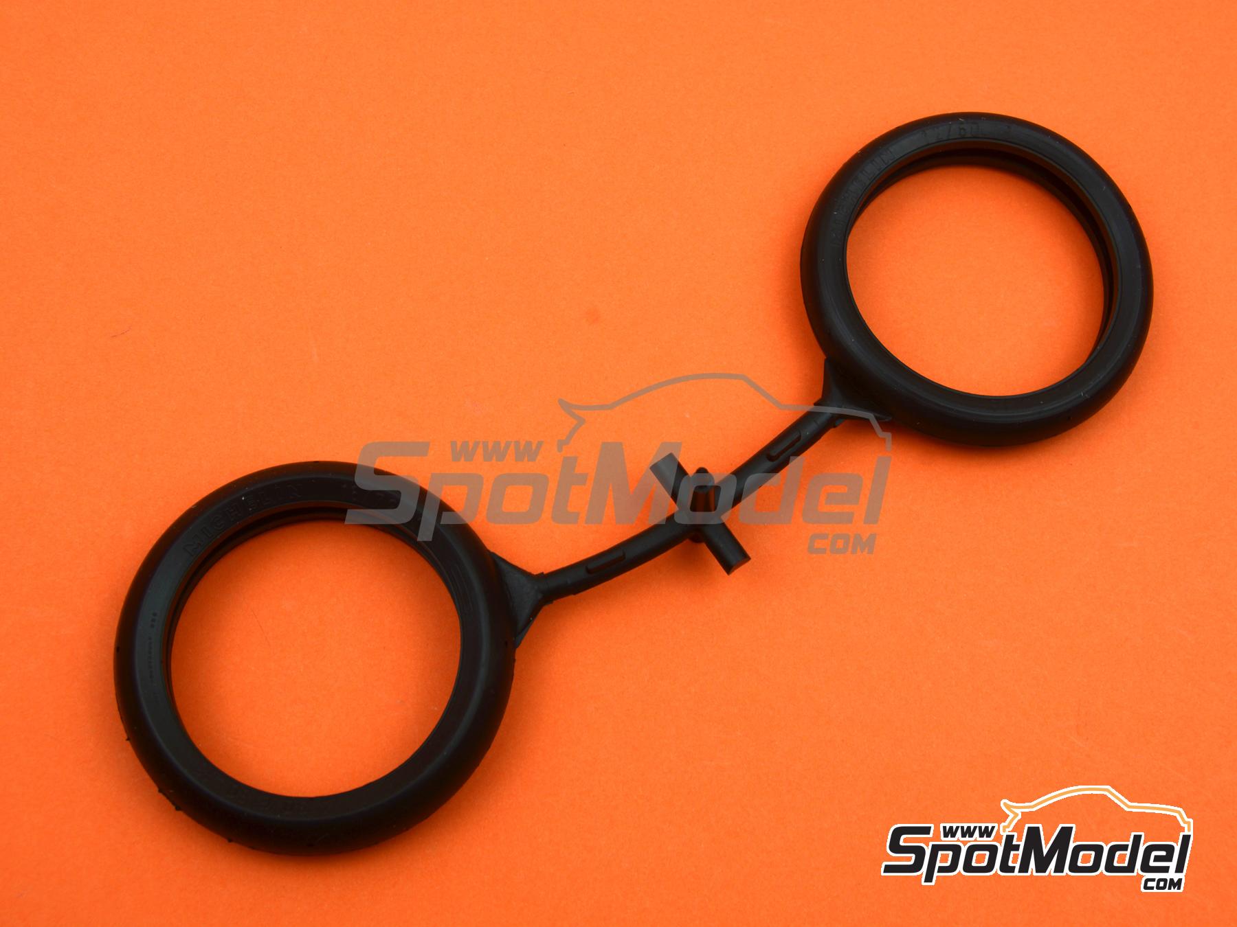 Image 19: Suzuki RG500 XR27 Equipo Heron patrocinado por Forward Trust - Campeonato del Mundo de Motociclismo 1978 | Maqueta de moto en escala&nbsp;1/9 fabricado por Italeri (ref.&nbsp;4644, tambien 8001283046442 y 4644S)