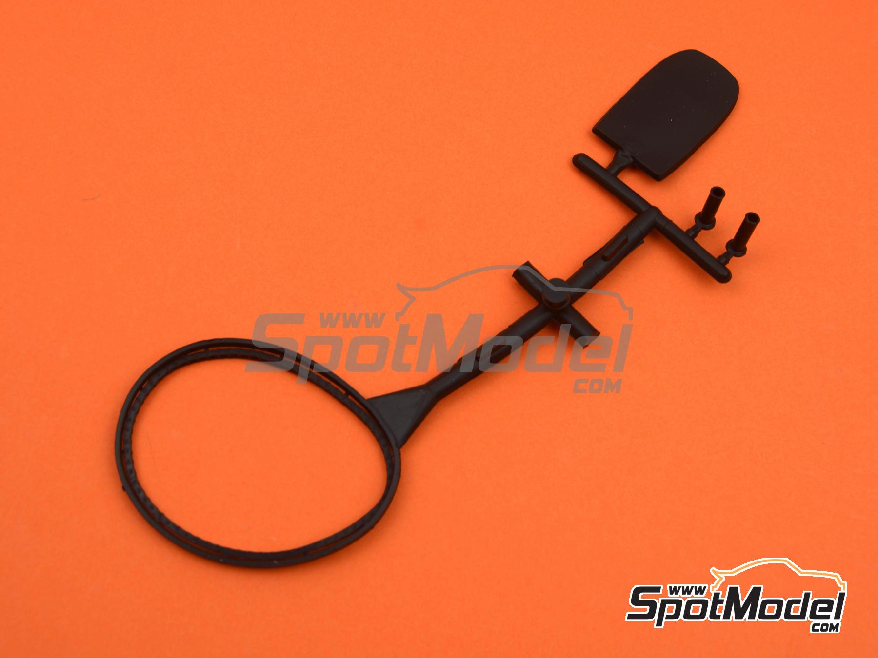 Image 23: Suzuki RG500 XR27 Equipo Heron patrocinado por Forward Trust - Campeonato del Mundo de Motociclismo 1978 | Maqueta de moto en escala&nbsp;1/9 fabricado por Italeri (ref.&nbsp;4644, tambien 8001283046442 y 4644S)