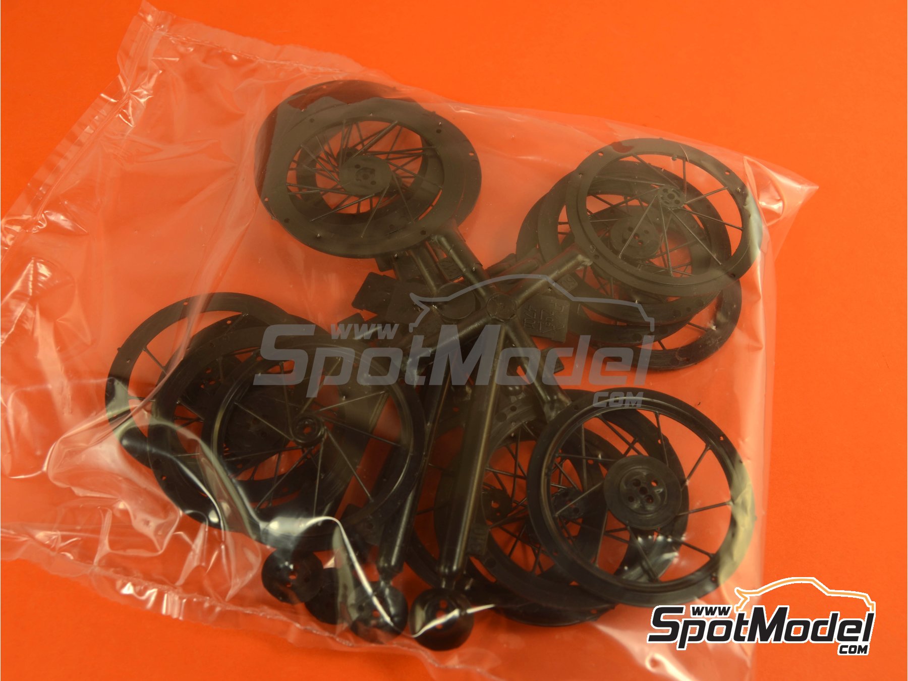 Image 4: Fiat 806 Grand Prix - Milano Grand Prix 1927 | Car scale model kit in 1/12 scale manufactured by Italeri (ref.&nbsp;4702, also 8001283047029)