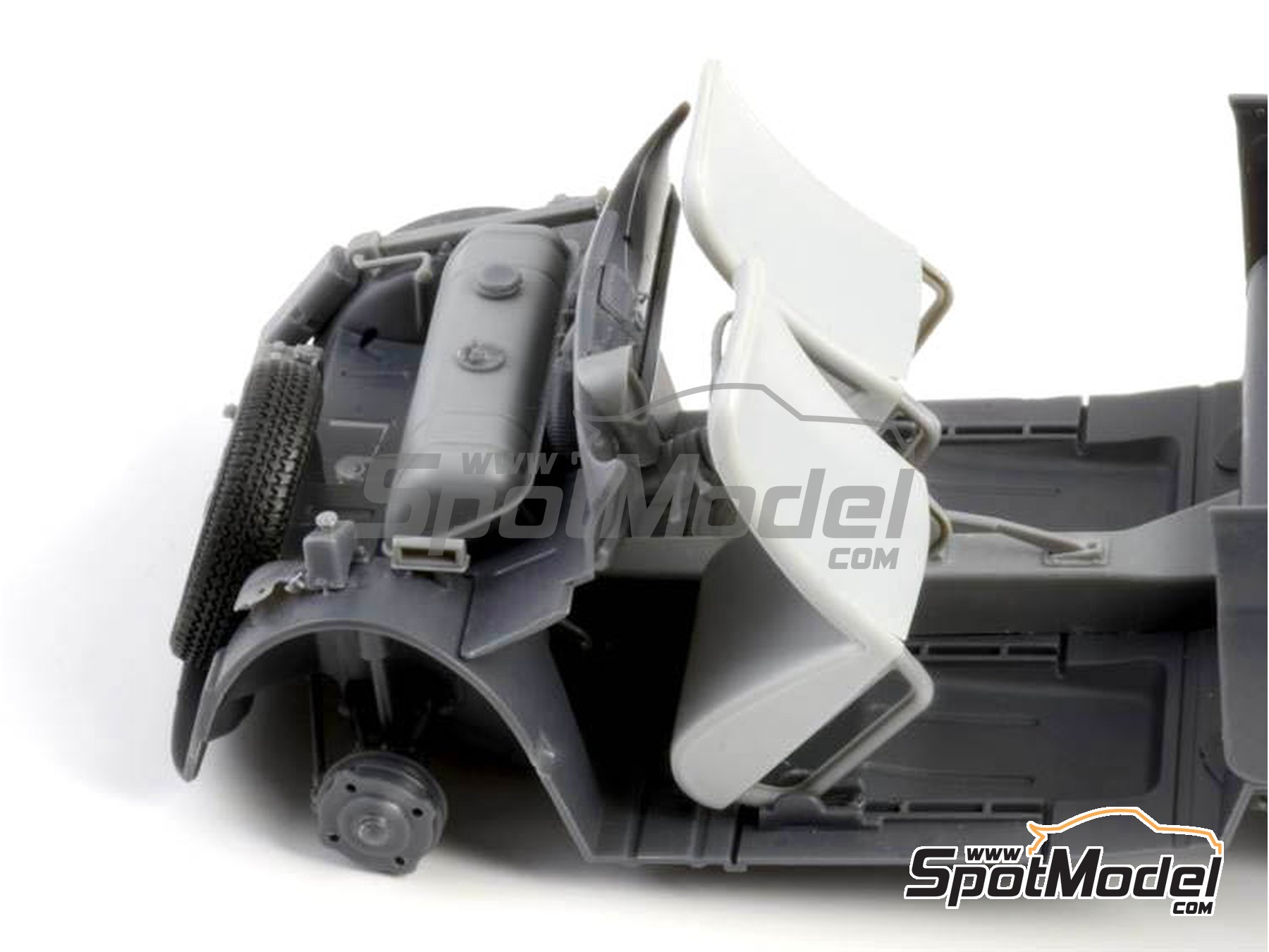 Image 2: Fiat 500 F | Car scale model kit in 1/12 scale manufactured by Italeri (ref.&nbsp;4703, also 8001283047036)