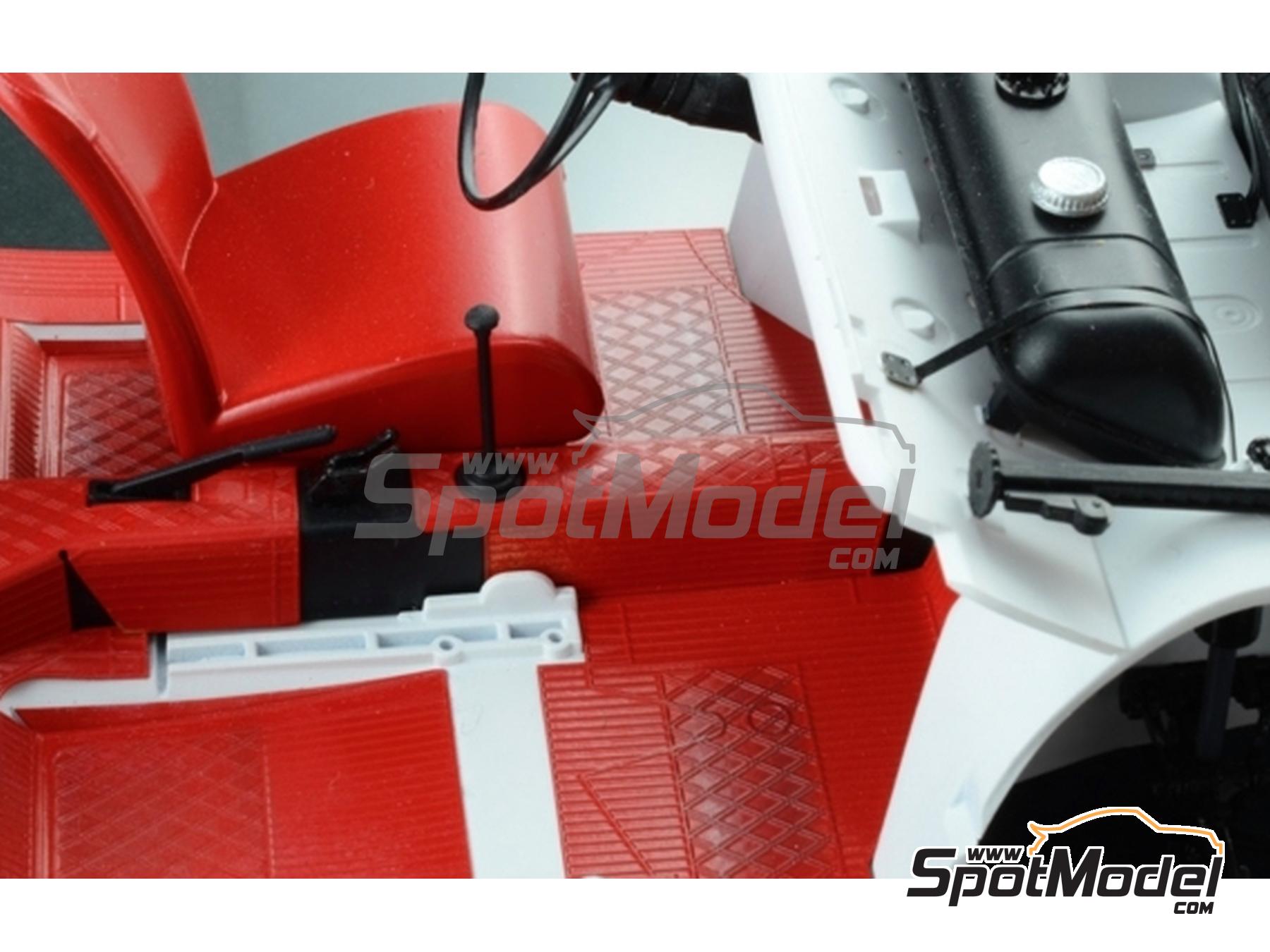 Image 13: Fiat 500 F | Car scale model kit in 1/12 scale manufactured by Italeri (ref.&nbsp;4703, also 8001283047036)