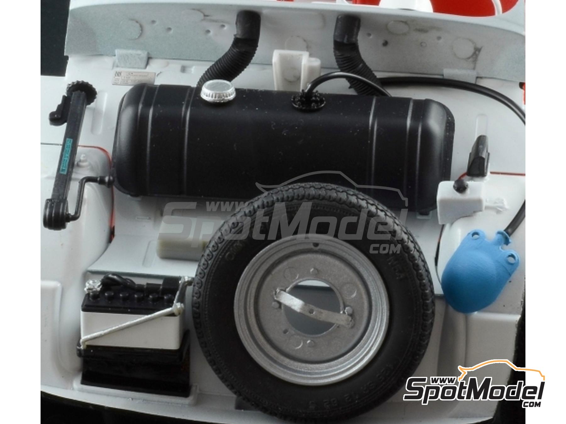 Image 16: Fiat 500 F | Car scale model kit in 1/12 scale manufactured by Italeri (ref.&nbsp;4703, also 8001283047036)